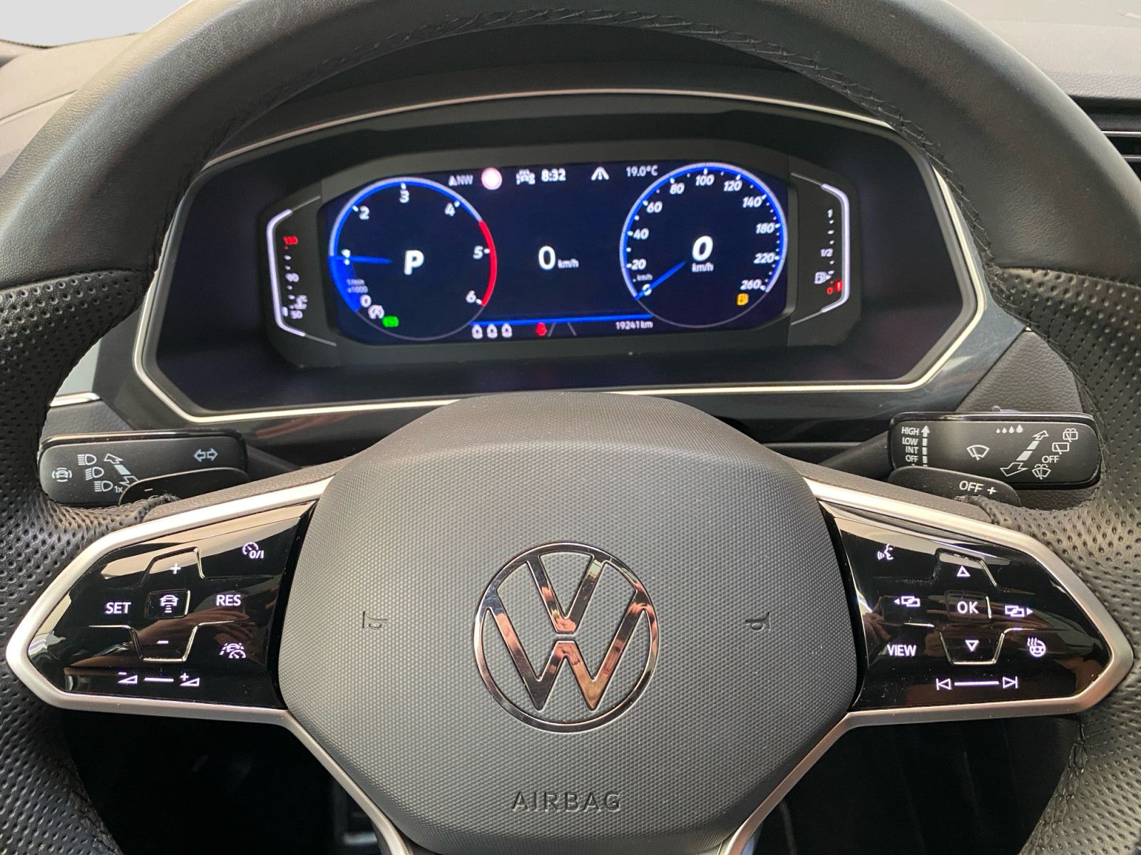 Volkswagen Tiguan 2.0TDI R-Line 4M BlackStyle Pano 360° HUD