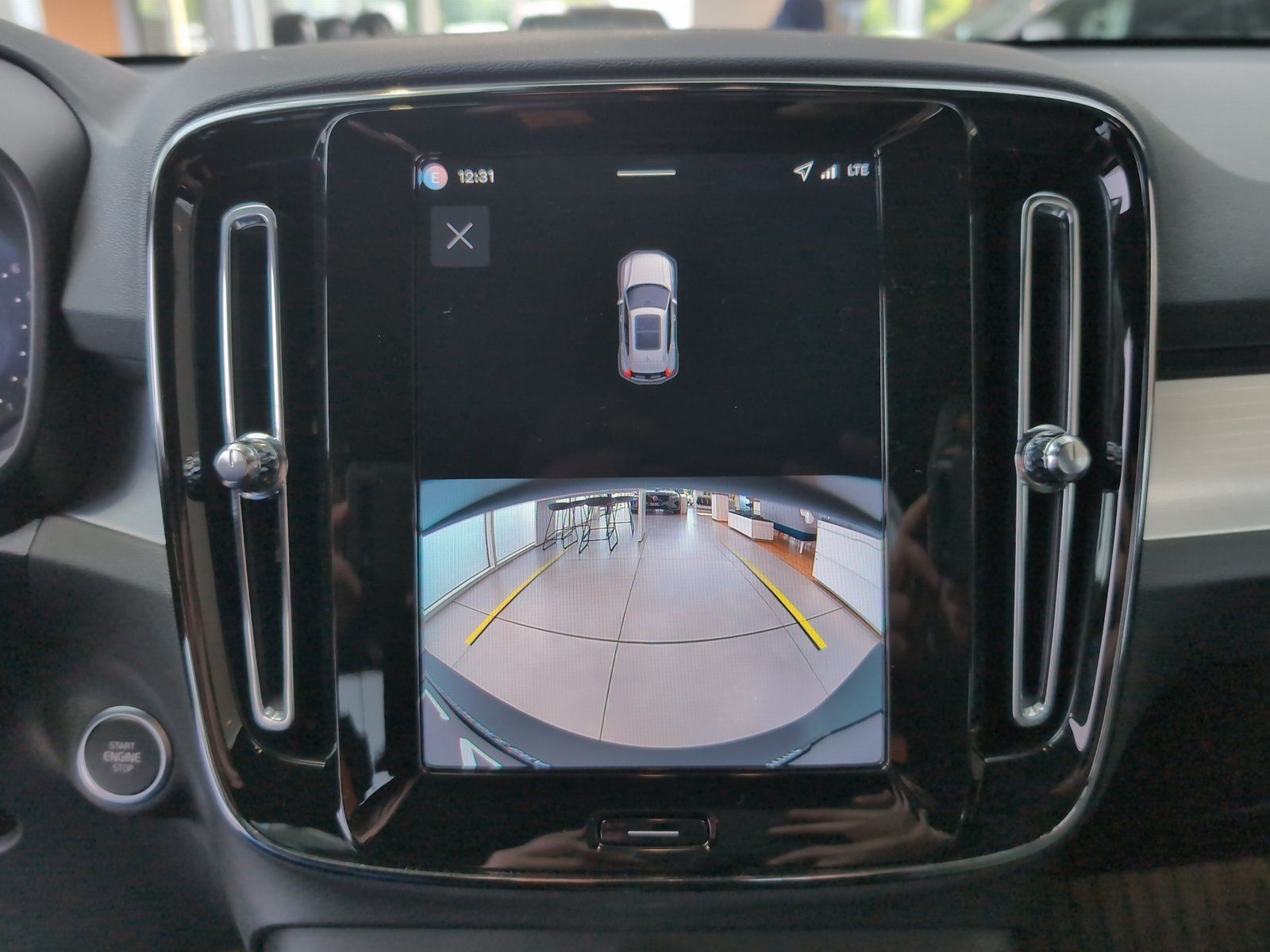 Volvo XC40 B3 Plus Dark - Samsaru's Car Outlet