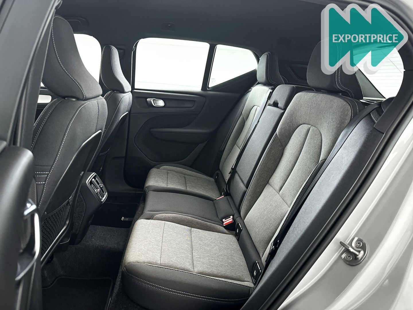 Volvo XC40 B4 Plus Dark | Parkeercamera | Stoel- en St