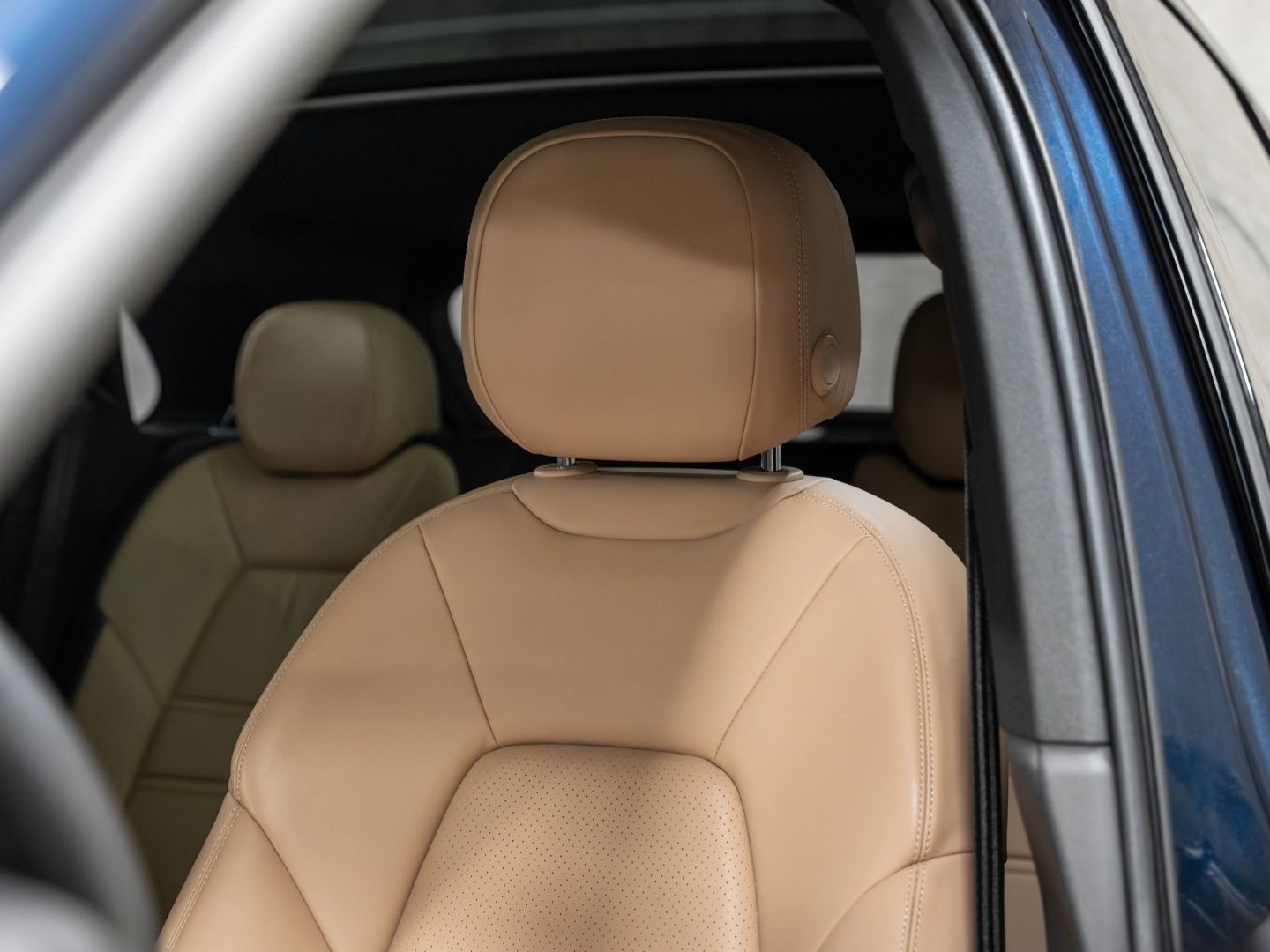 Porsche Cayenne InnoDrive Standheizung PASM AHK Panorama