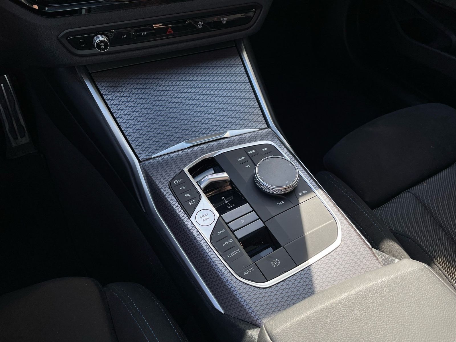 BMW 330e xDrive Tour M Sport || AHK Pano ACC 360 H&K