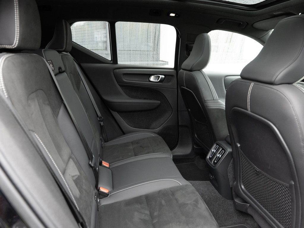 Volvo XC40 Ultimate Recharge Pure Electric AWD PANO