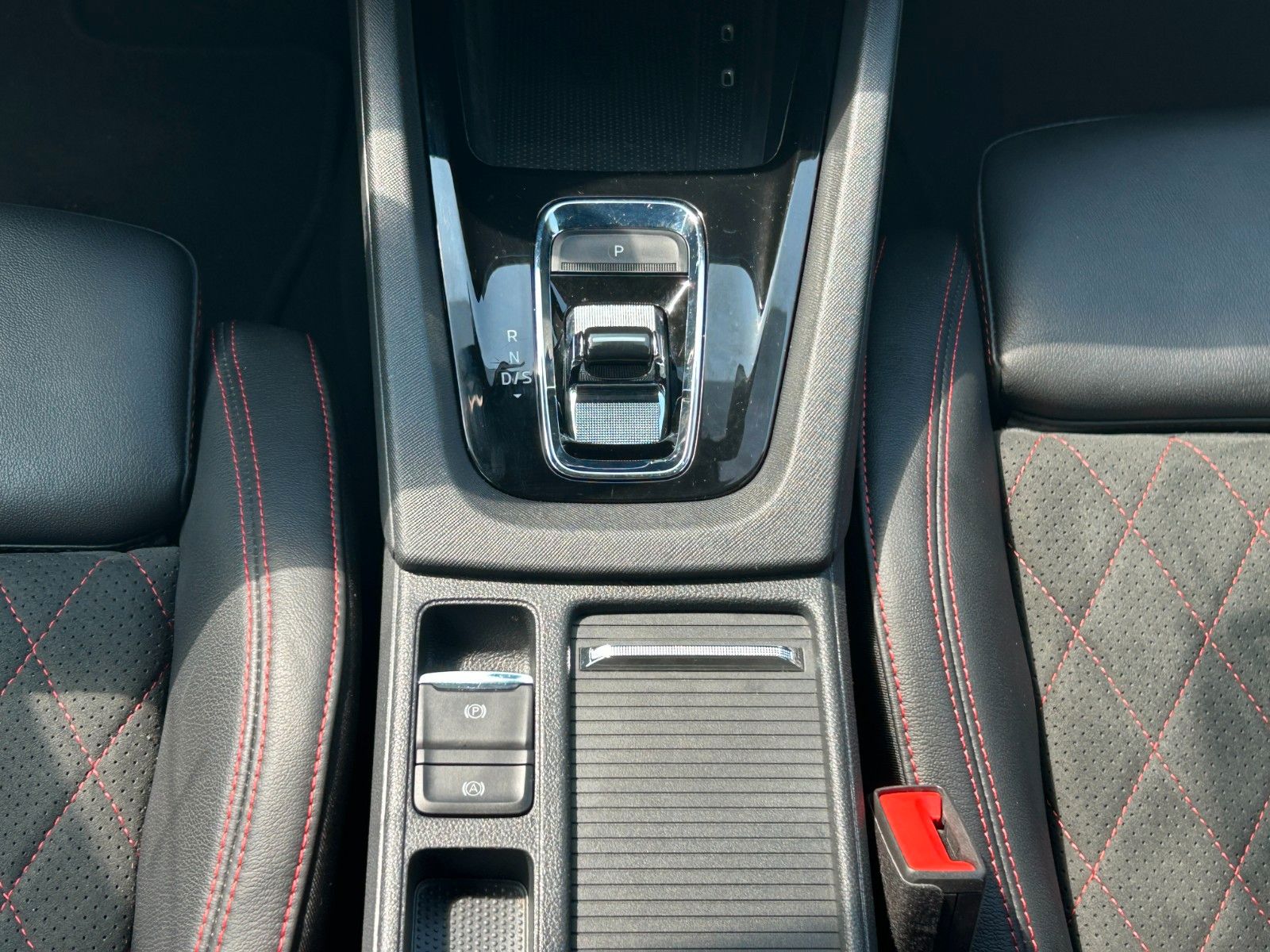 Skoda OCTAVIA Combi RS Plus - Samsaru's Car Outlet