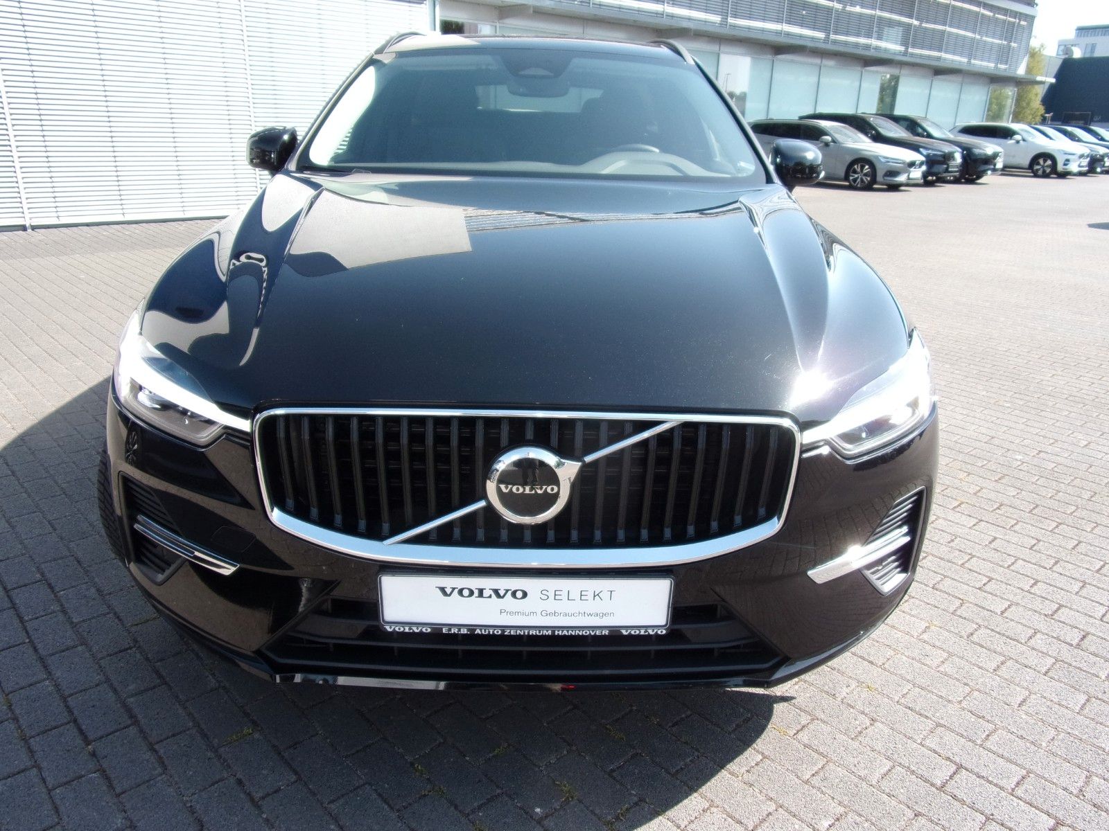 Volvo XC 60 B4 Core 2WD - Samsaru's Car Outlet