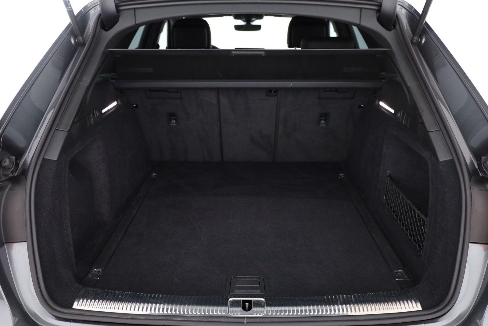 Audi A4 Avant 35 TFSI S-Line - Samsaru's Car Outlet