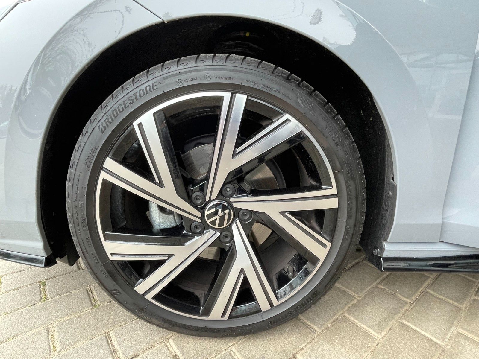 Volkswagen Golf VIII R-Line 2.0 TDI DSG - Samsaru's Car Outlet