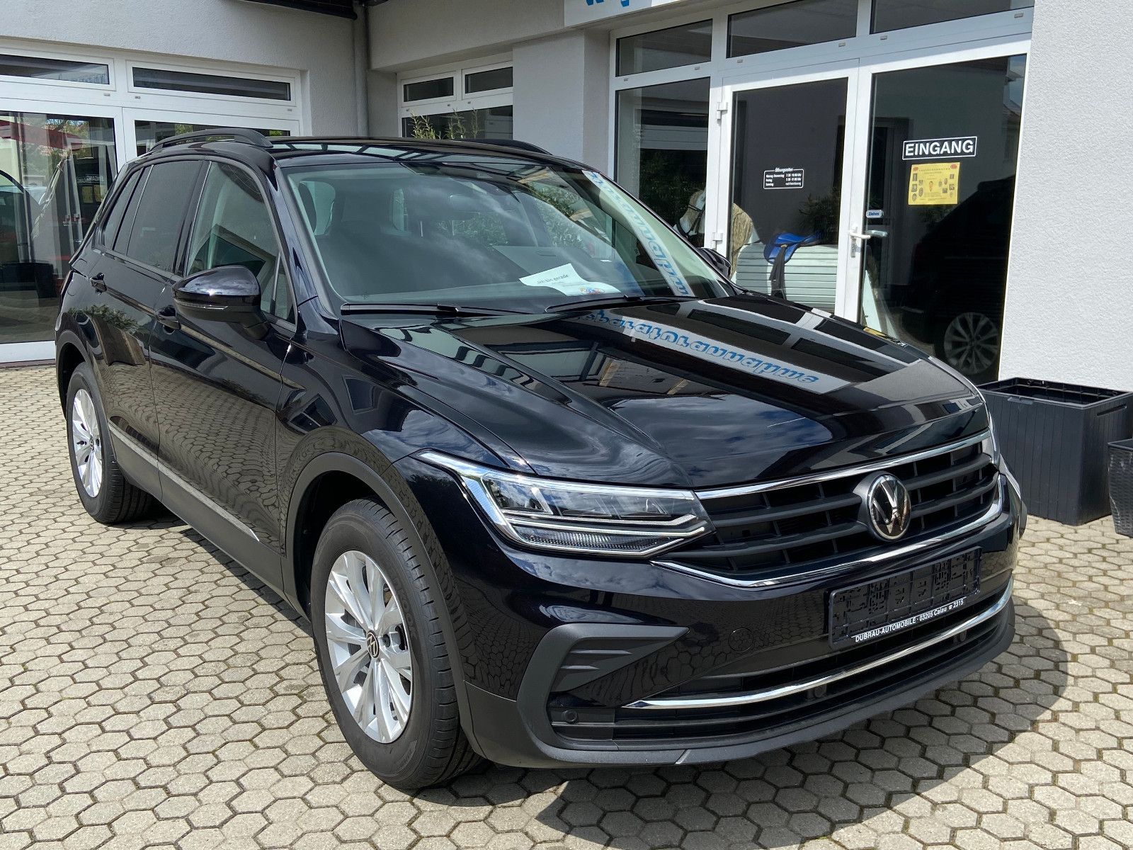 Volkswagen Tiguan Life - Samsaru's Car Outlet
