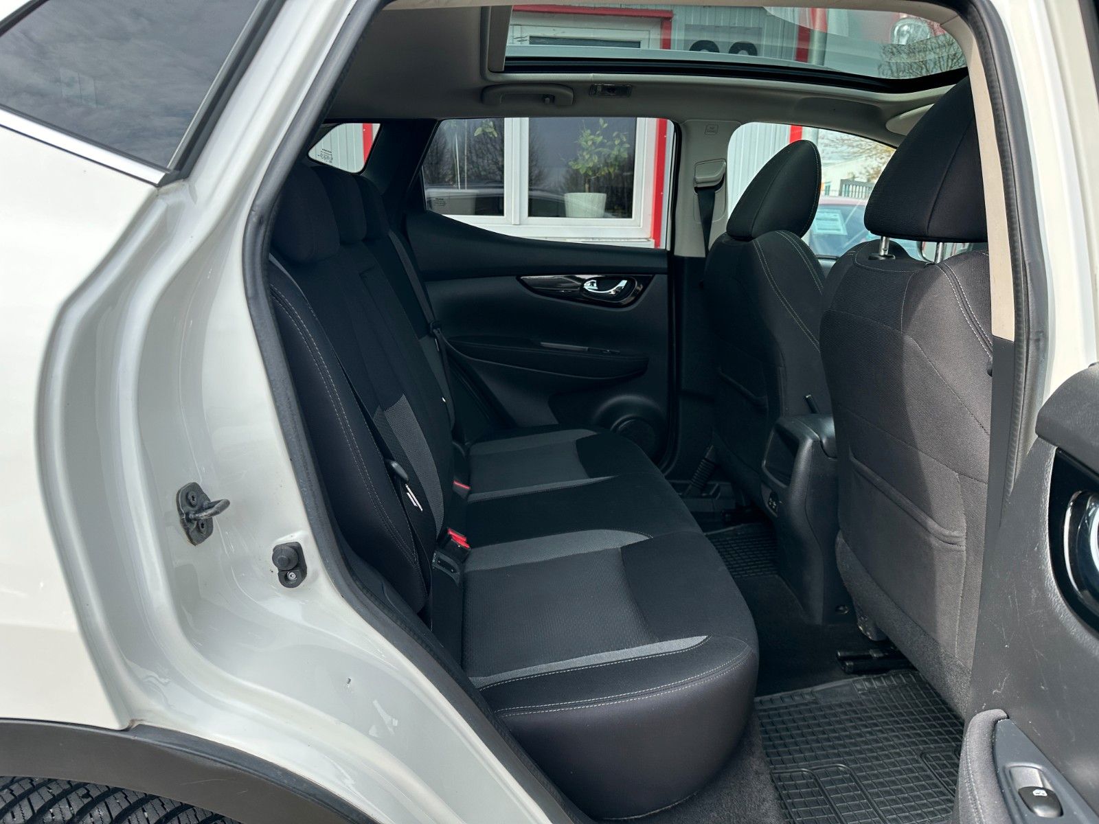 Nissan Qashqai 1.3 - Samsaru's Car Outlet