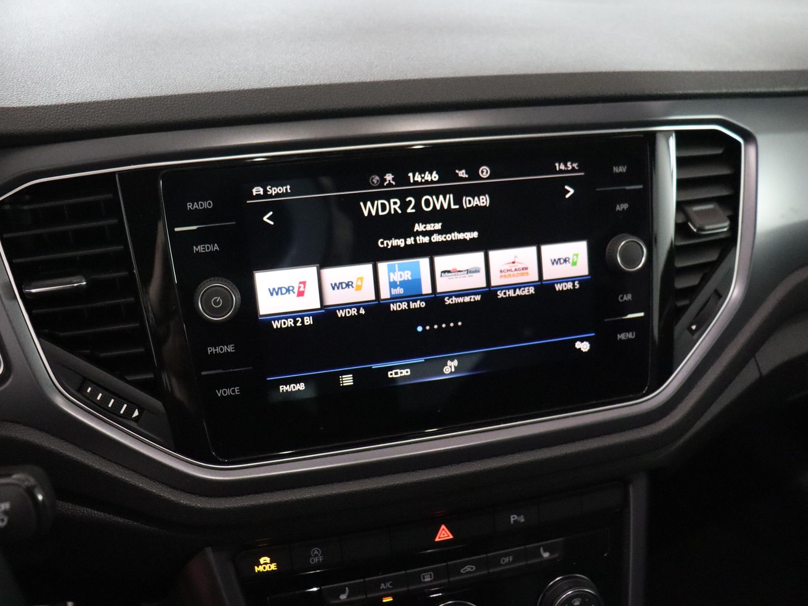 Volkswagen T-Roc R-Line 1.5TSI DSG - Samsaru's Car Outlet