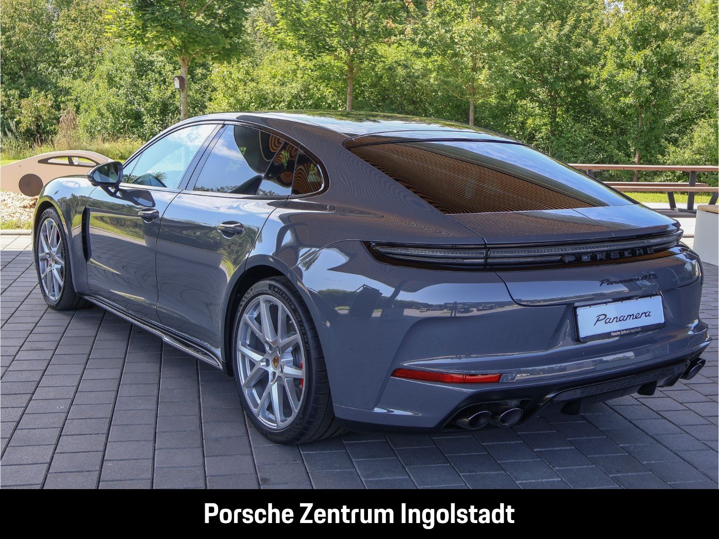 Porsche Panamera GTS, Panoramadach, Hinterachslenkung, e