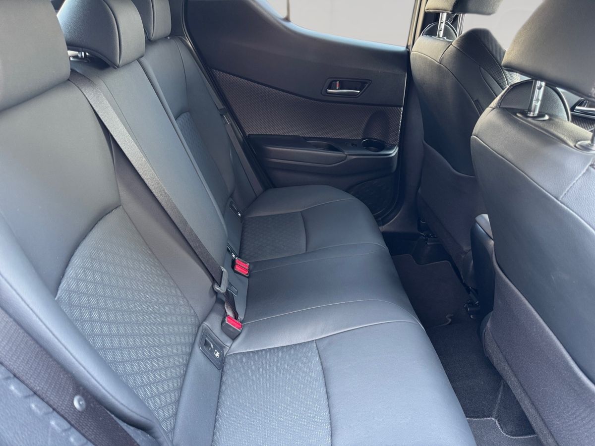 Toyota C-HR 2.0 Hybrid Lounge - Samsaru's Car Outlet