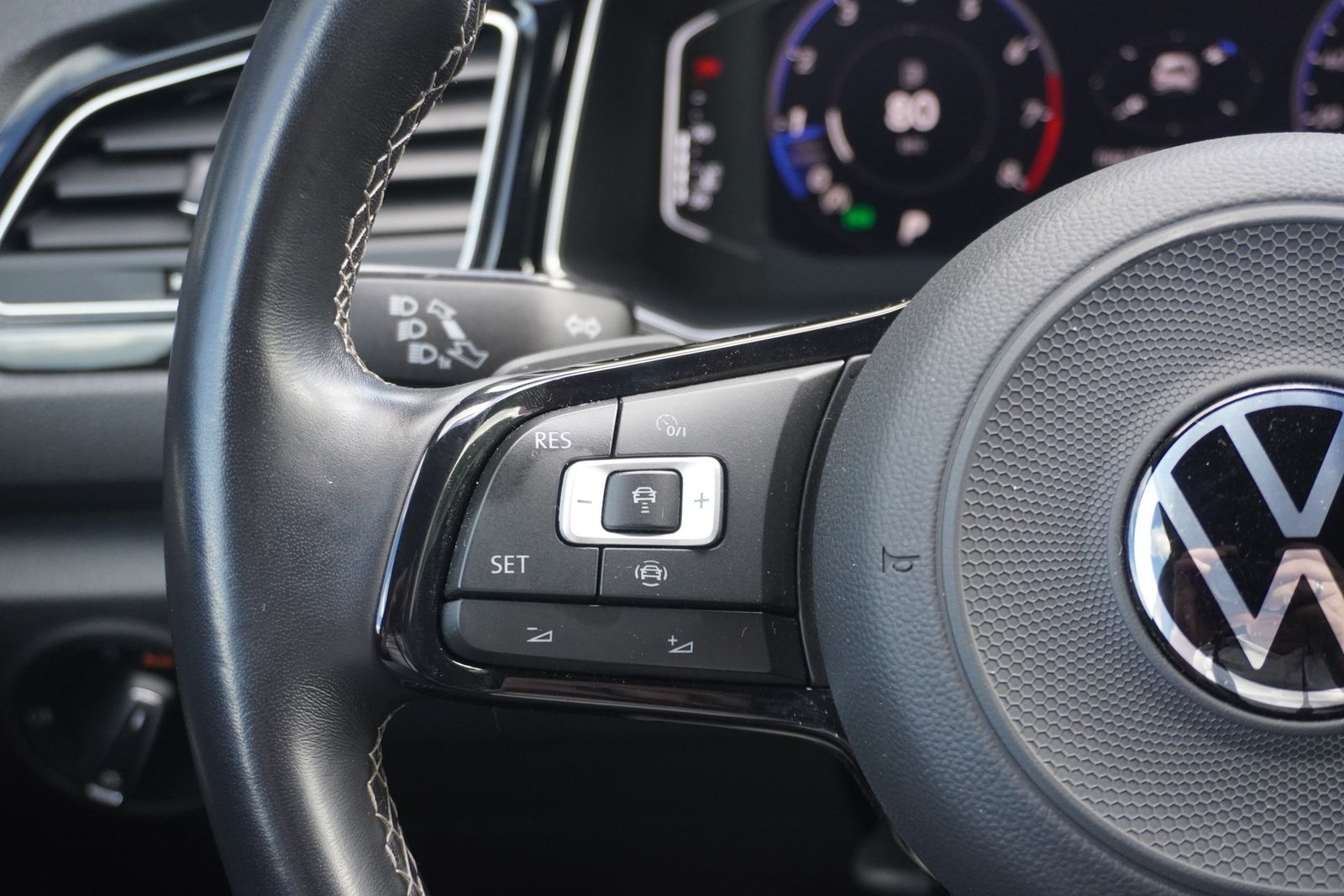 Volkswagen T-Roc 2.0 TSI R 4Motion DSG - Samsaru's Car Outlet
