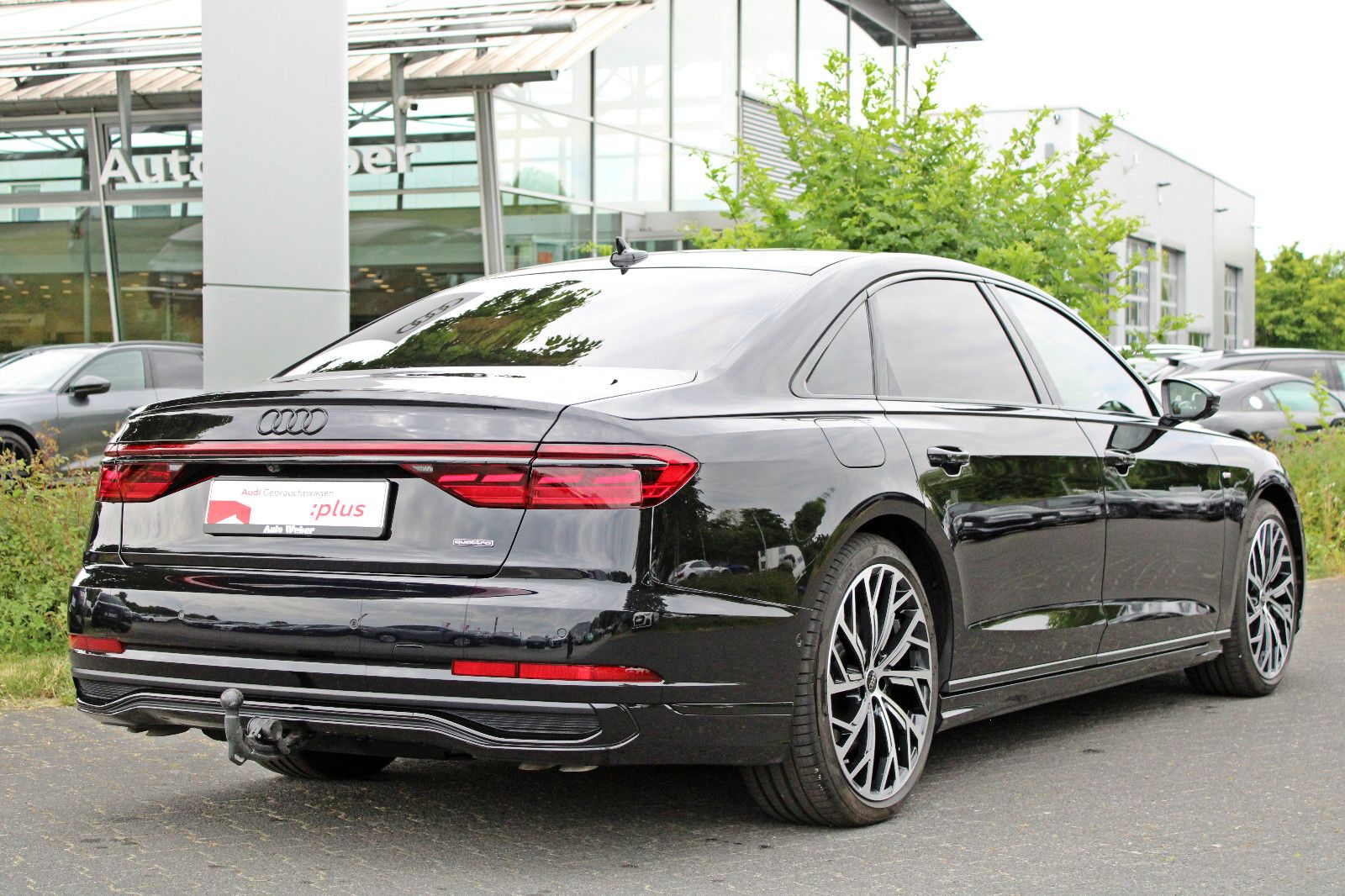 Audi A8 Lang 55TFSI PANO AHK FONDPAKET DIGITAL LED" → "Audi A8 Lang 55TFSI - Samsaru's Car Outlet