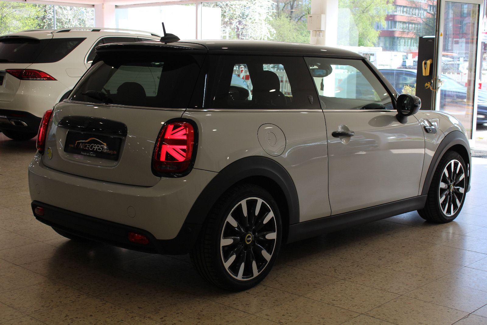 MINI COOPER SE Yours Trim Edition - Samsaru's Car Outlet