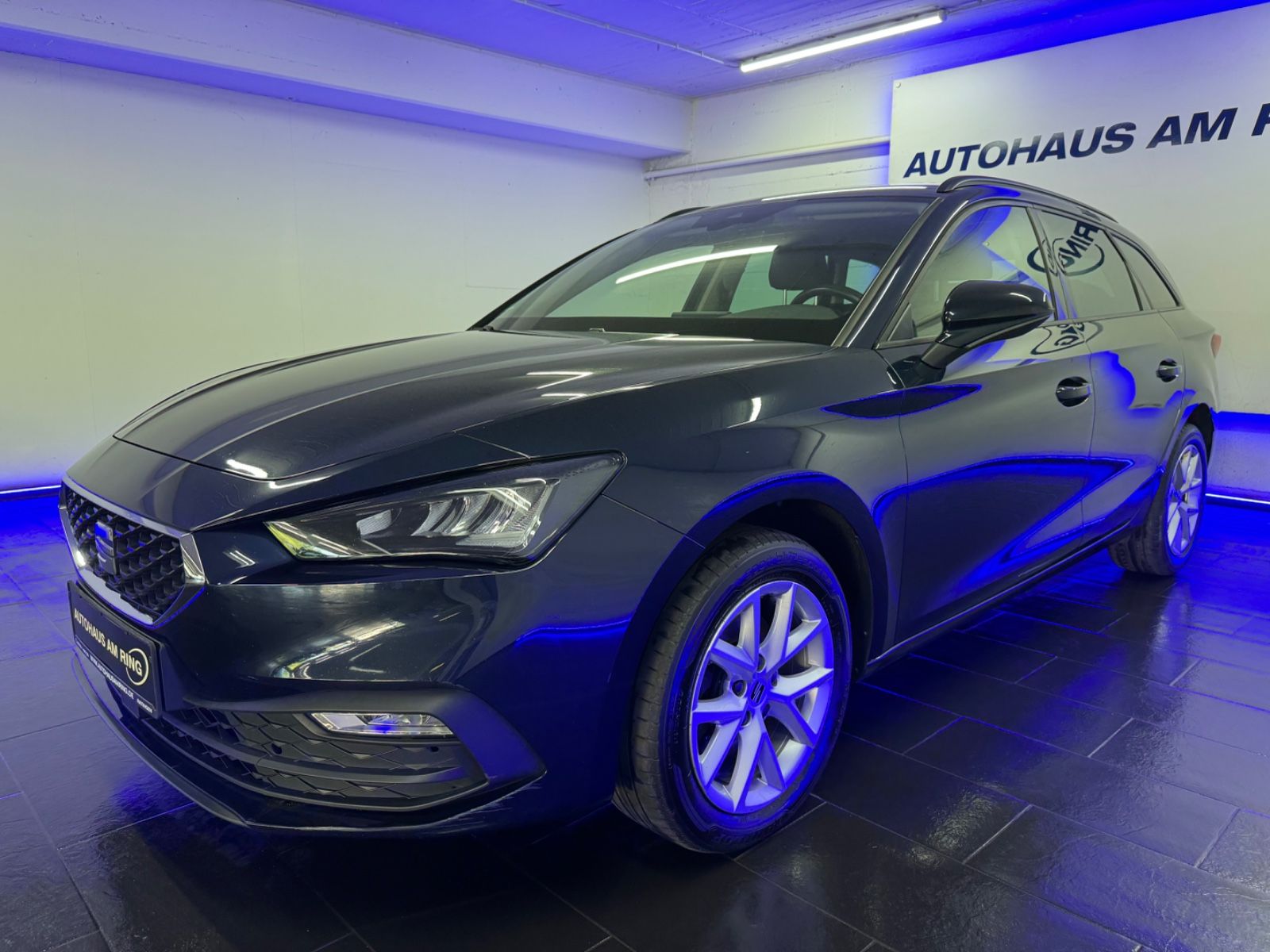 Seat Leon Sportstourer Style Aut - Samsaru's Car Outlet