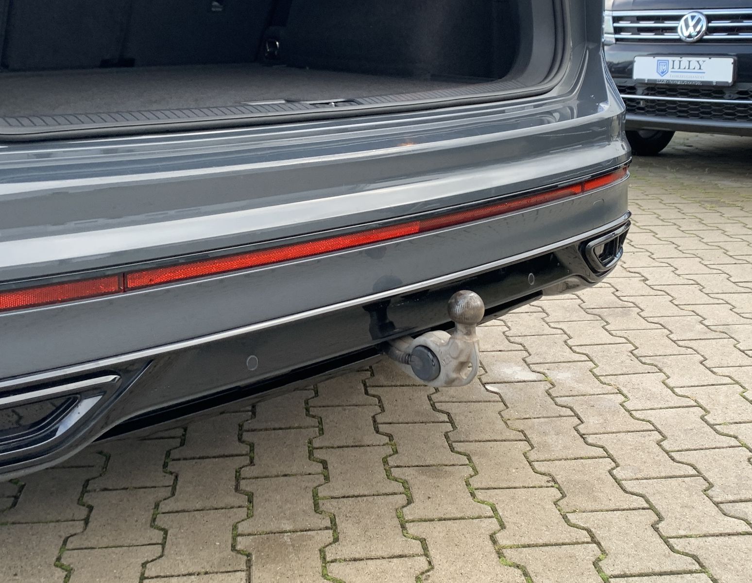 Volkswagen Tiguan 2.0 TDI*R-Line*4Motion*Leder*AHK*Cam*Navi