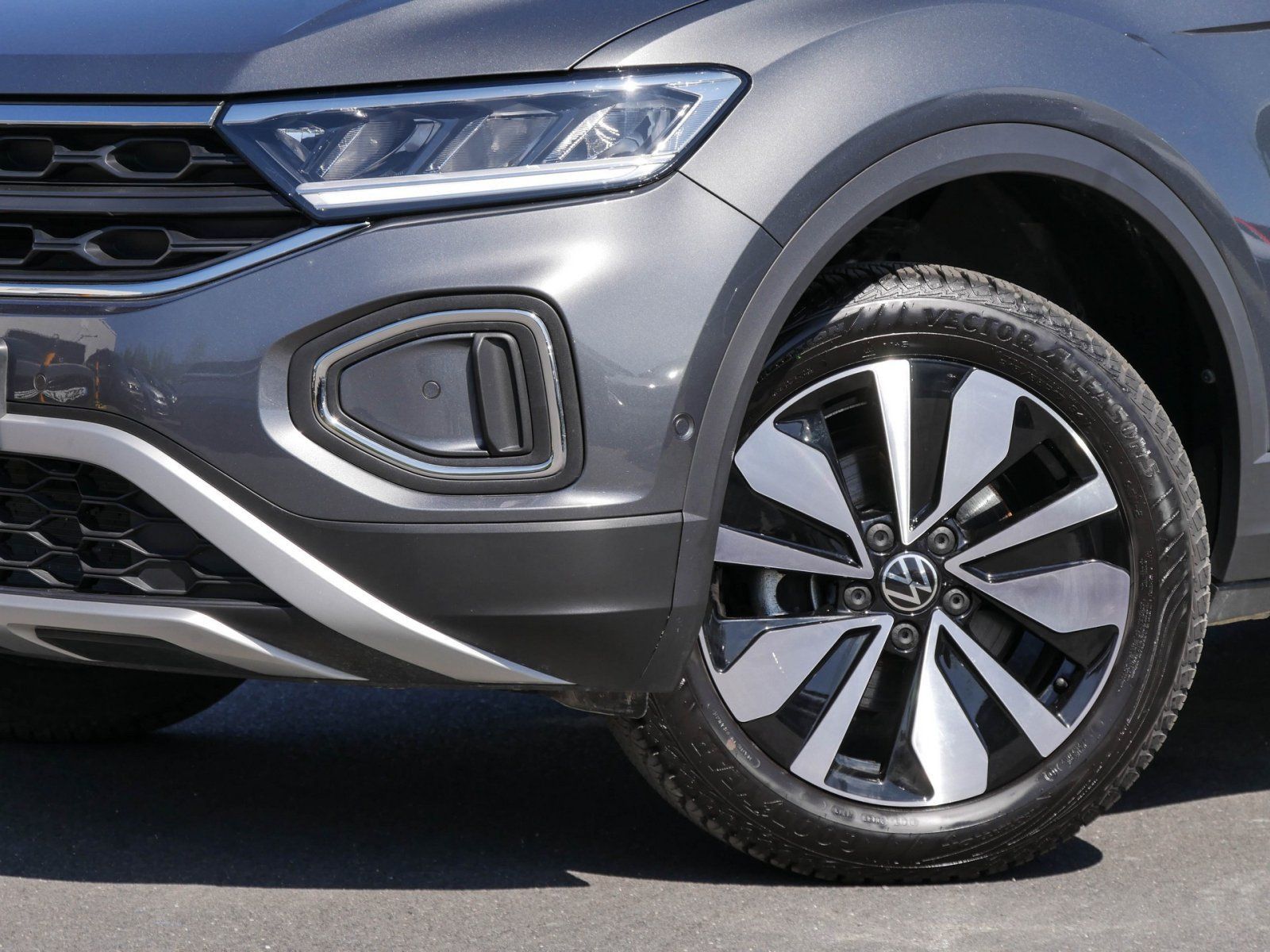 Volkswagen T-Roc MOVE 1.0 TSI - Samsaru's Car Outlet