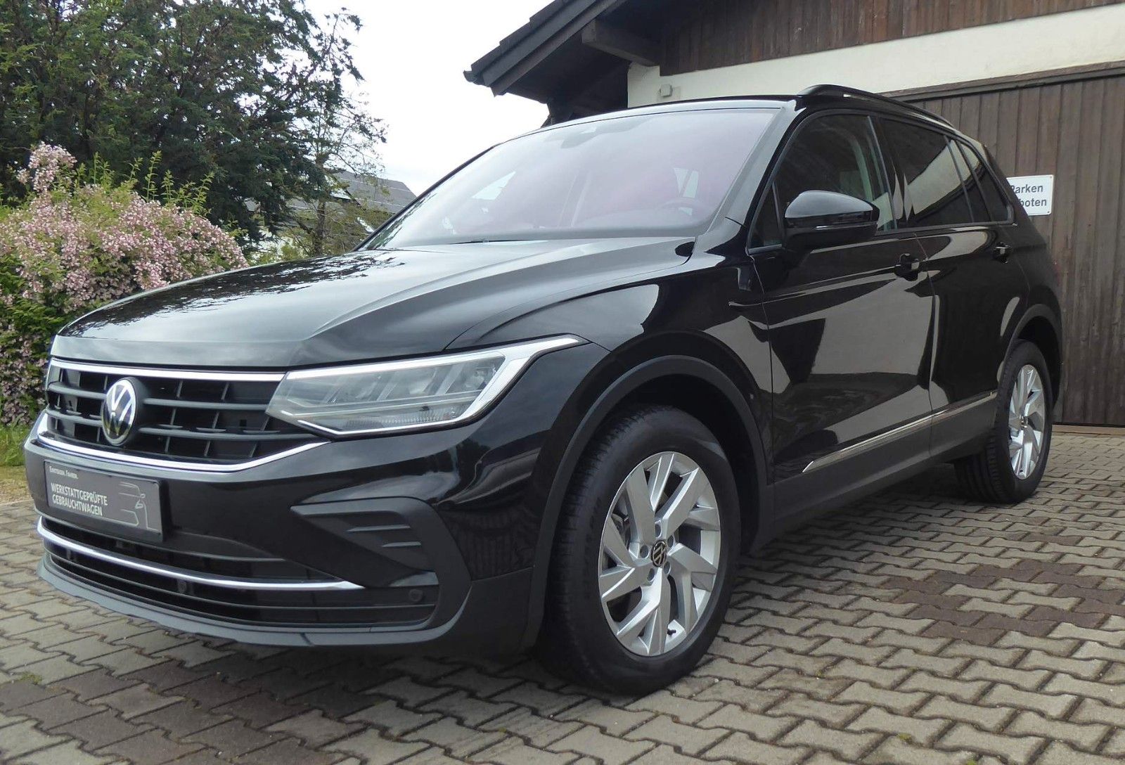 Volkswagen Tiguan Life 4Motion 2.0 TDI - Samsaru's Car Outlet