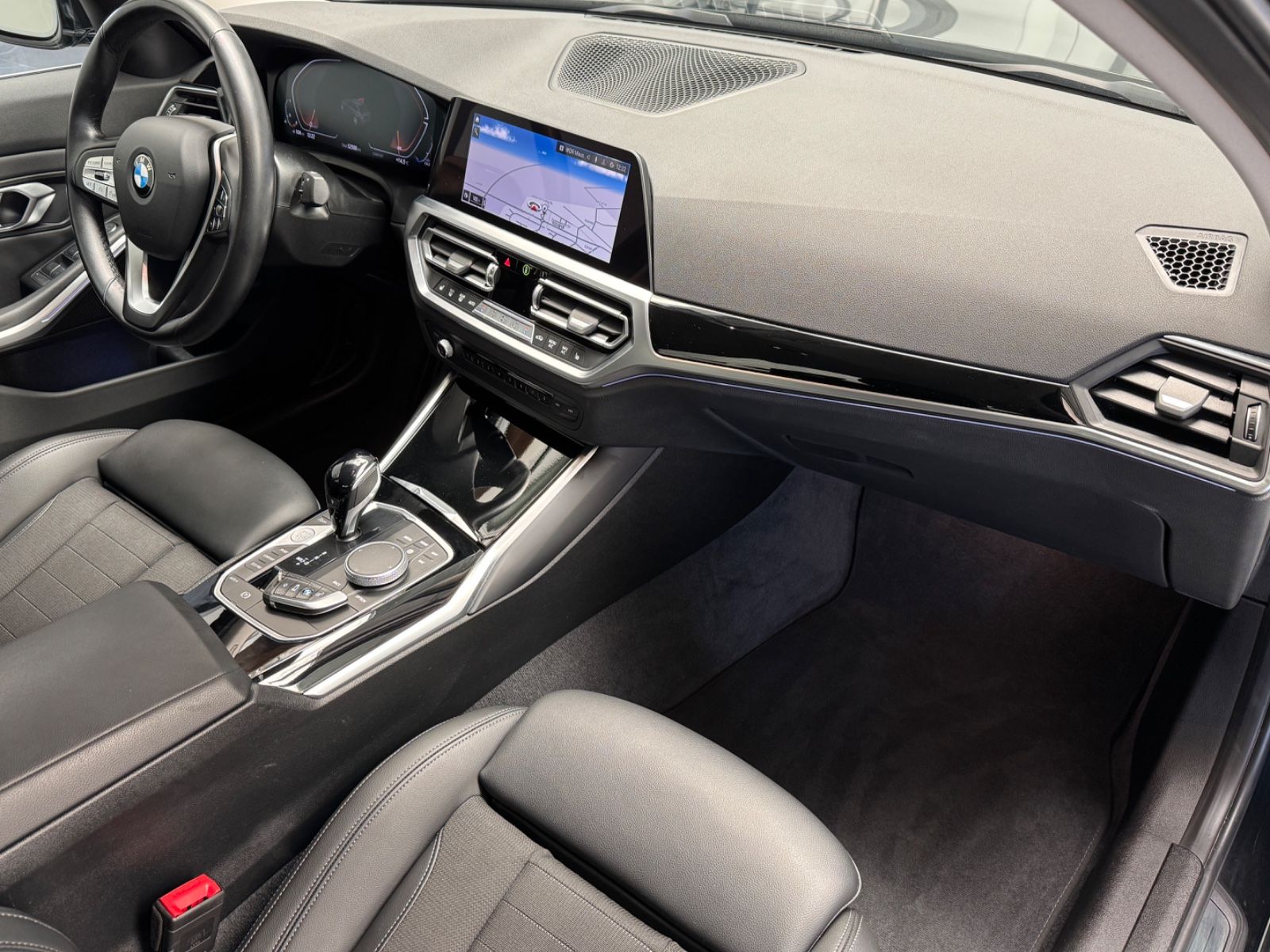 BMW 320 xDrive Sport Line - Samsaru's Car Outlet