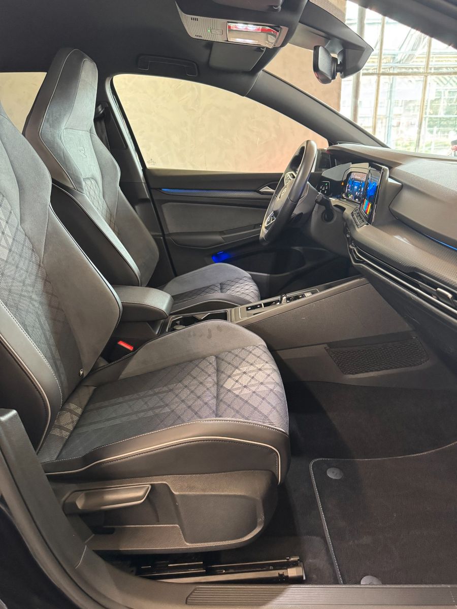 Volkswagen Golf VIII Variant R-Line - Samsaru's Car Outlet