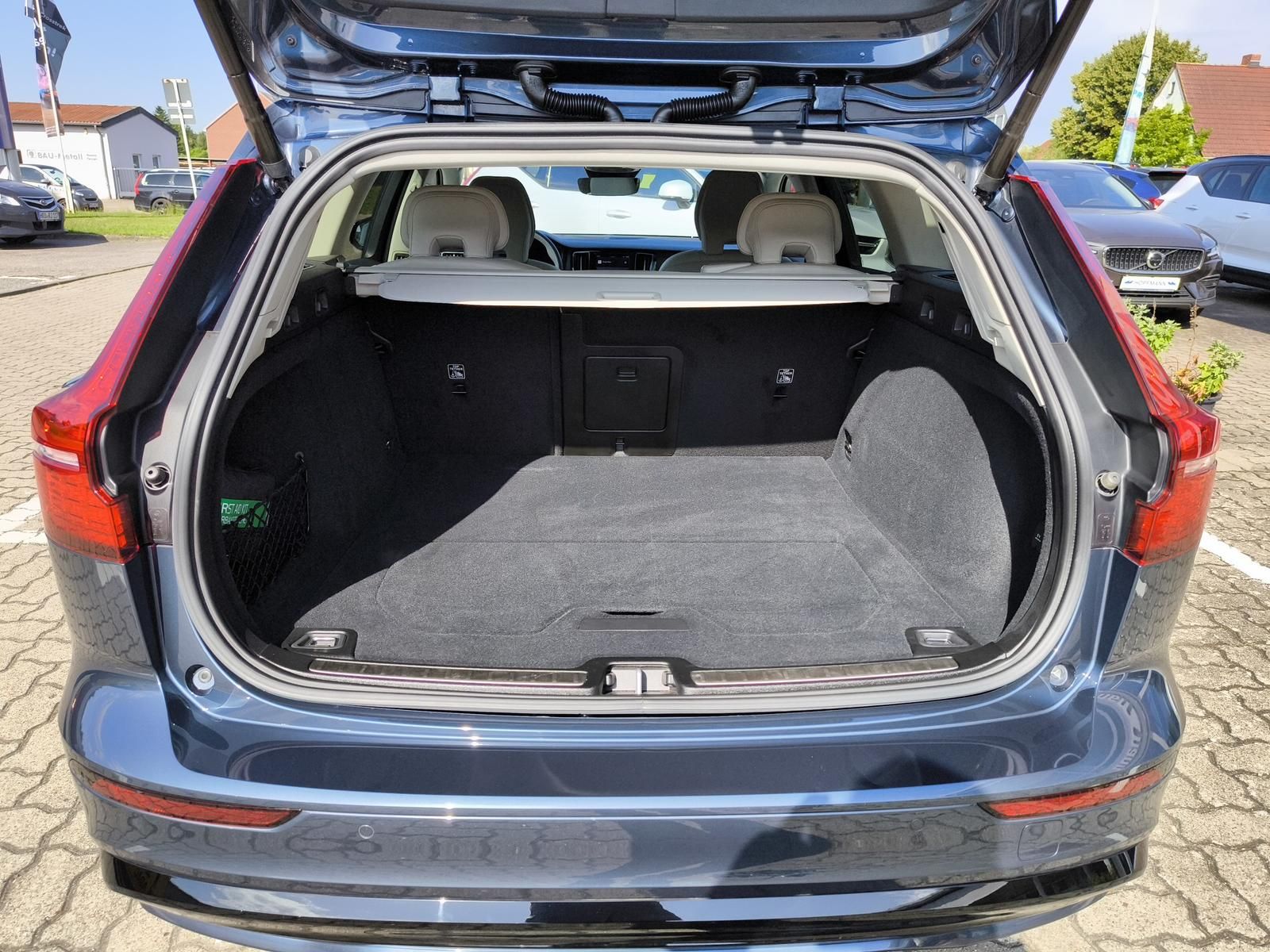 Volvo V60 T6 Recharge Plus Dark Plug-In Hybrid AWD