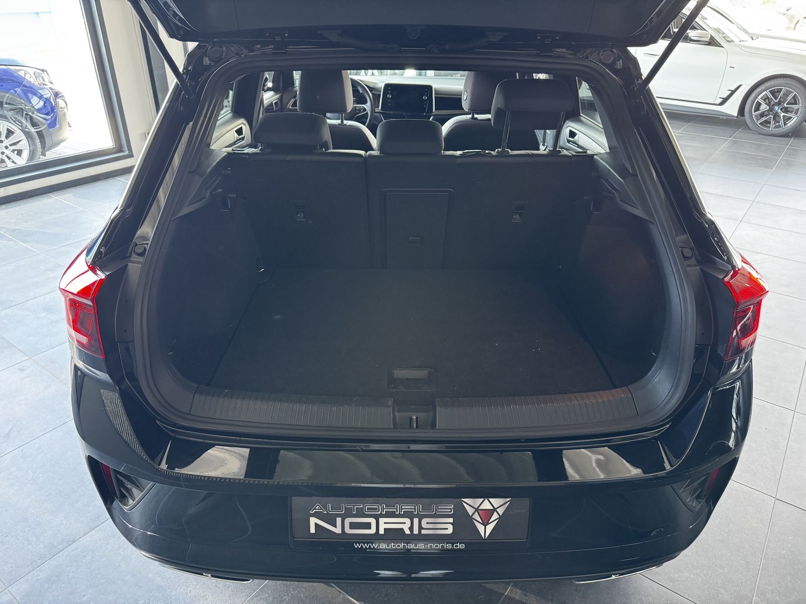 Volkswagen T-Roc 1.0 TSI R-Line - Samsaru's Car Outlet