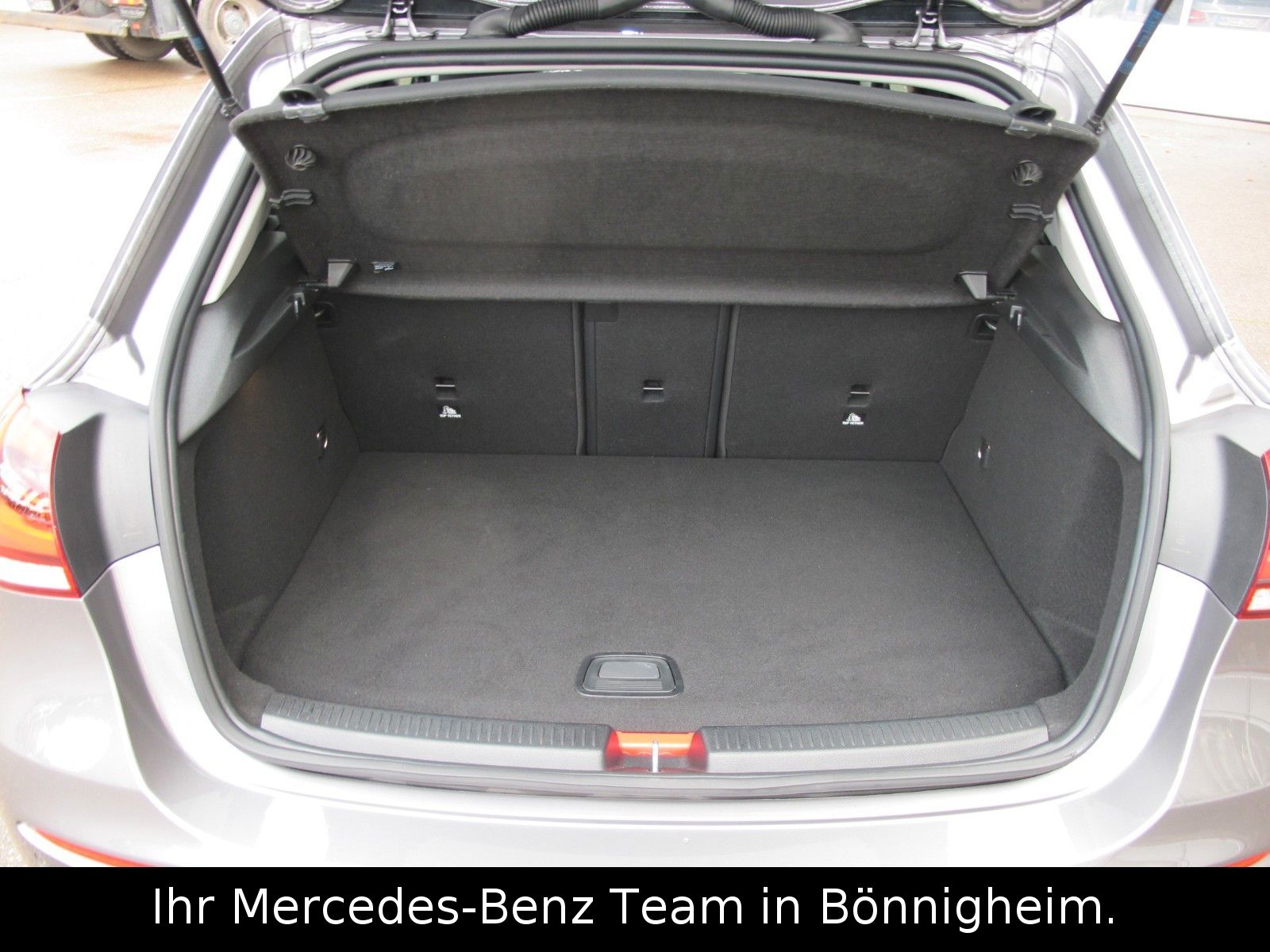 Mercedes-Benz A 250 e Progressive - Samsaru's Car Outlet