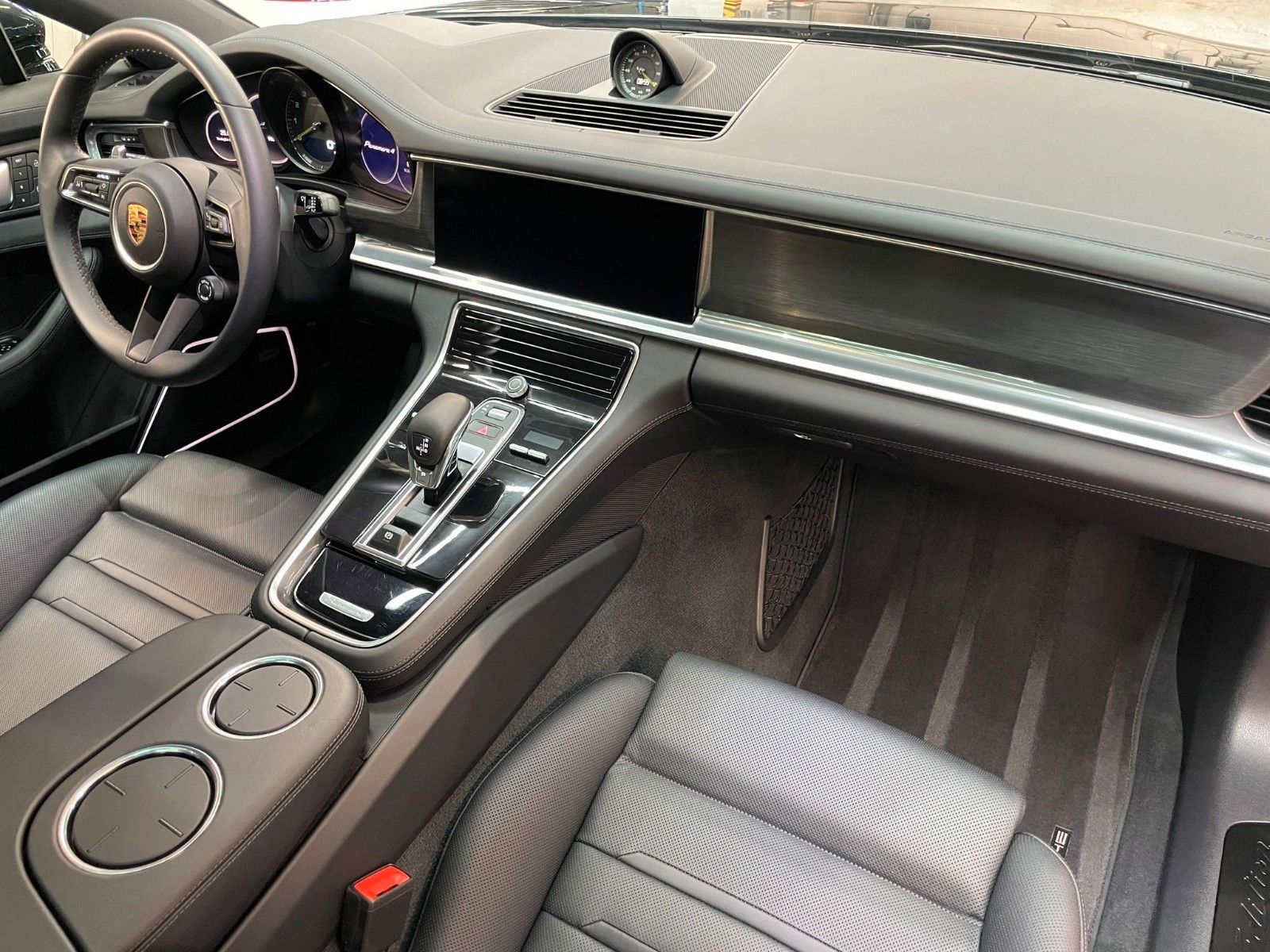 Porsche Panamera 4 E-Hybrid Platinum Edition