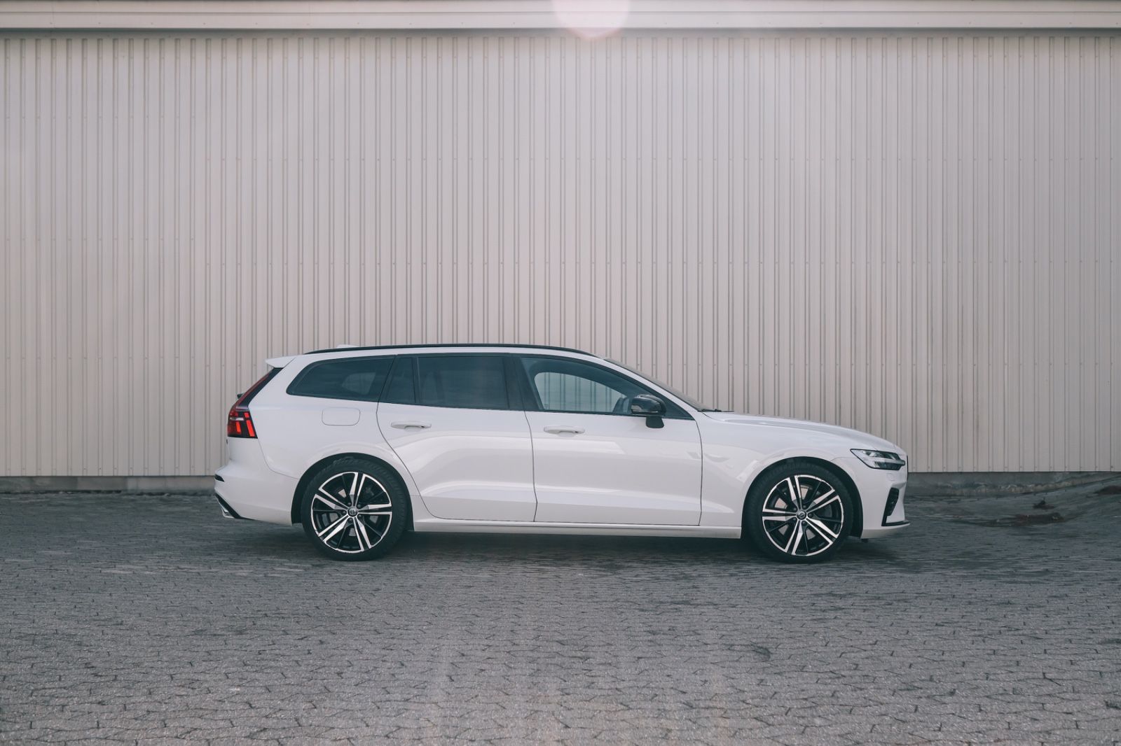 Volvo V60 Kombi R Design Recharge Plug-In Hybrid AWD
