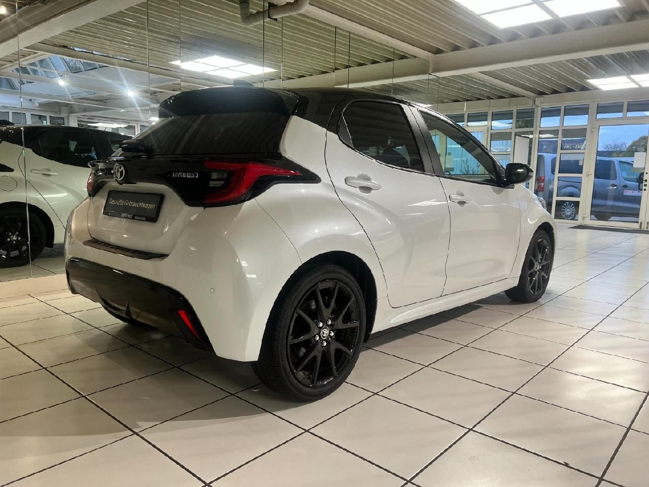 Toyota Yaris Hybrid Style Panoramadach