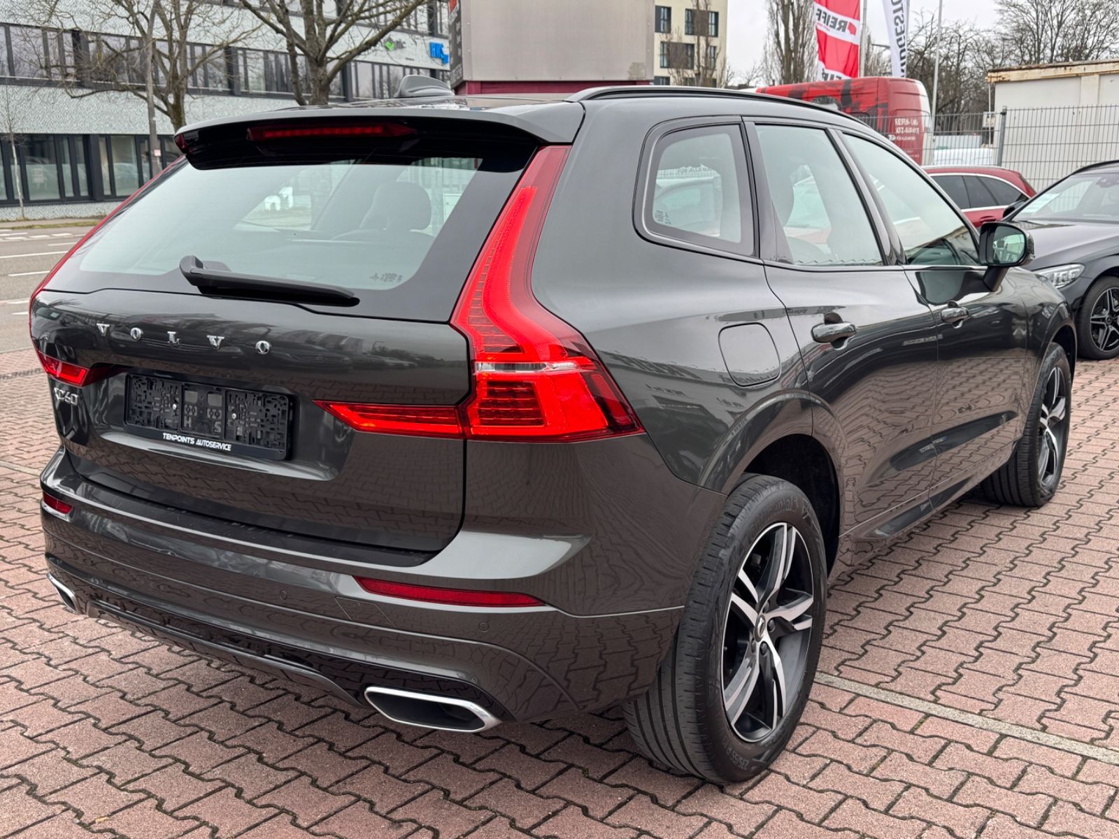 Volvo XC60 R Design AWD - Samsaru's Car Outlet