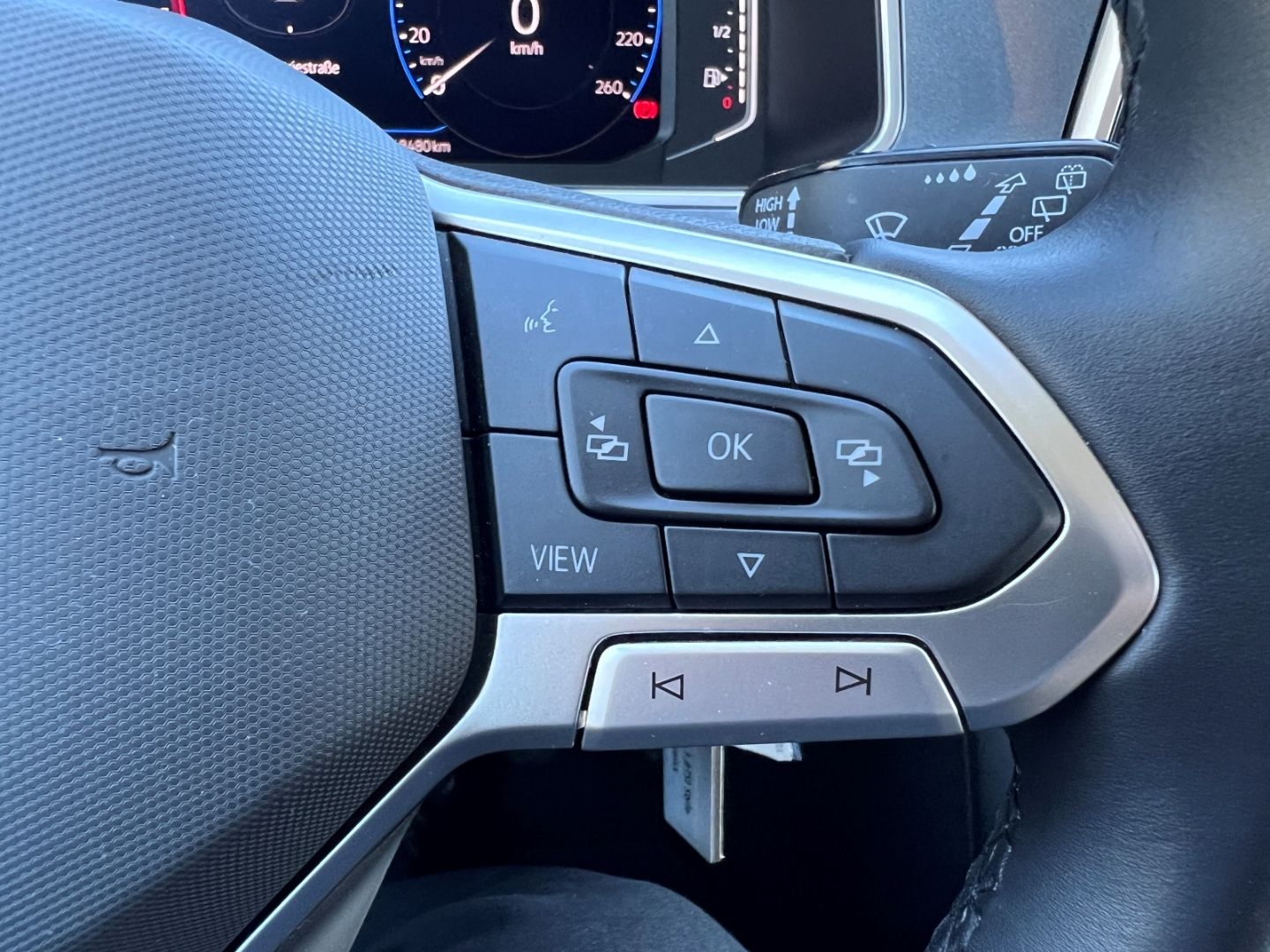 Volkswagen T-Roc 1.0 TSI Style - Samsaru's Car Outlet