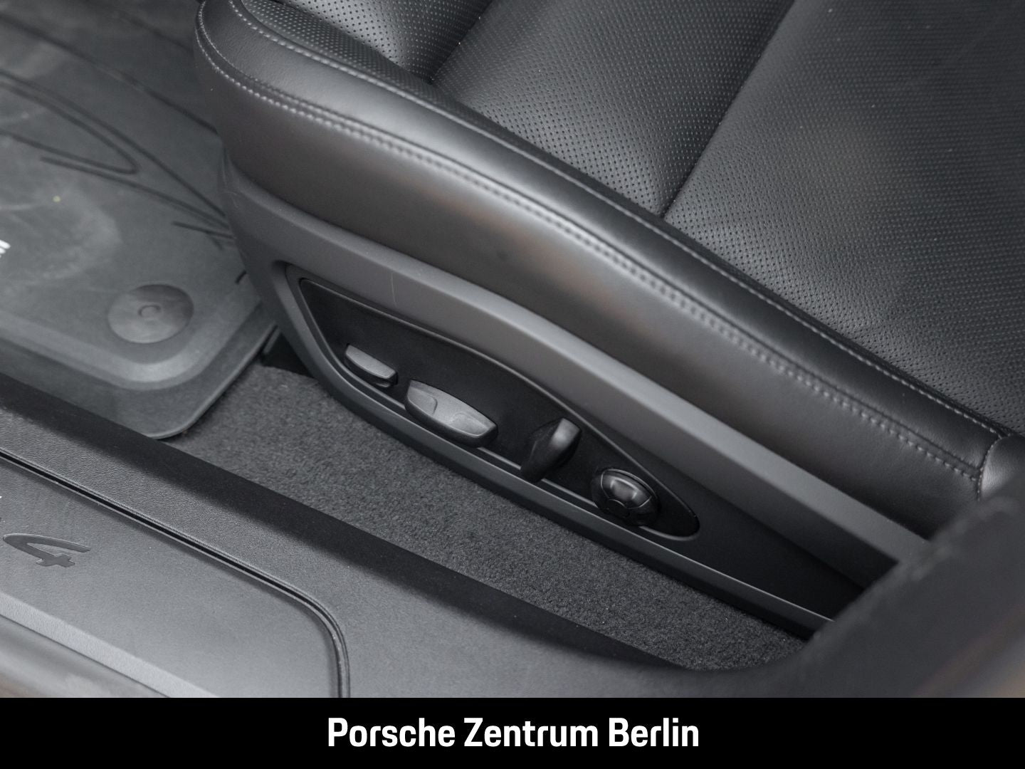 Porsche Taycan 4 Cross Turismo Panoramadach InnoDrive