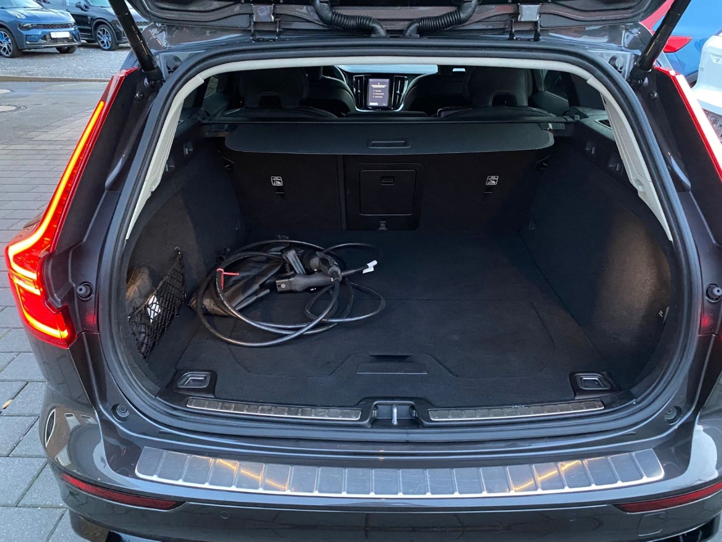 Volvo V60 T6 Plus Dark Kombi Recharge AWD Plug-In