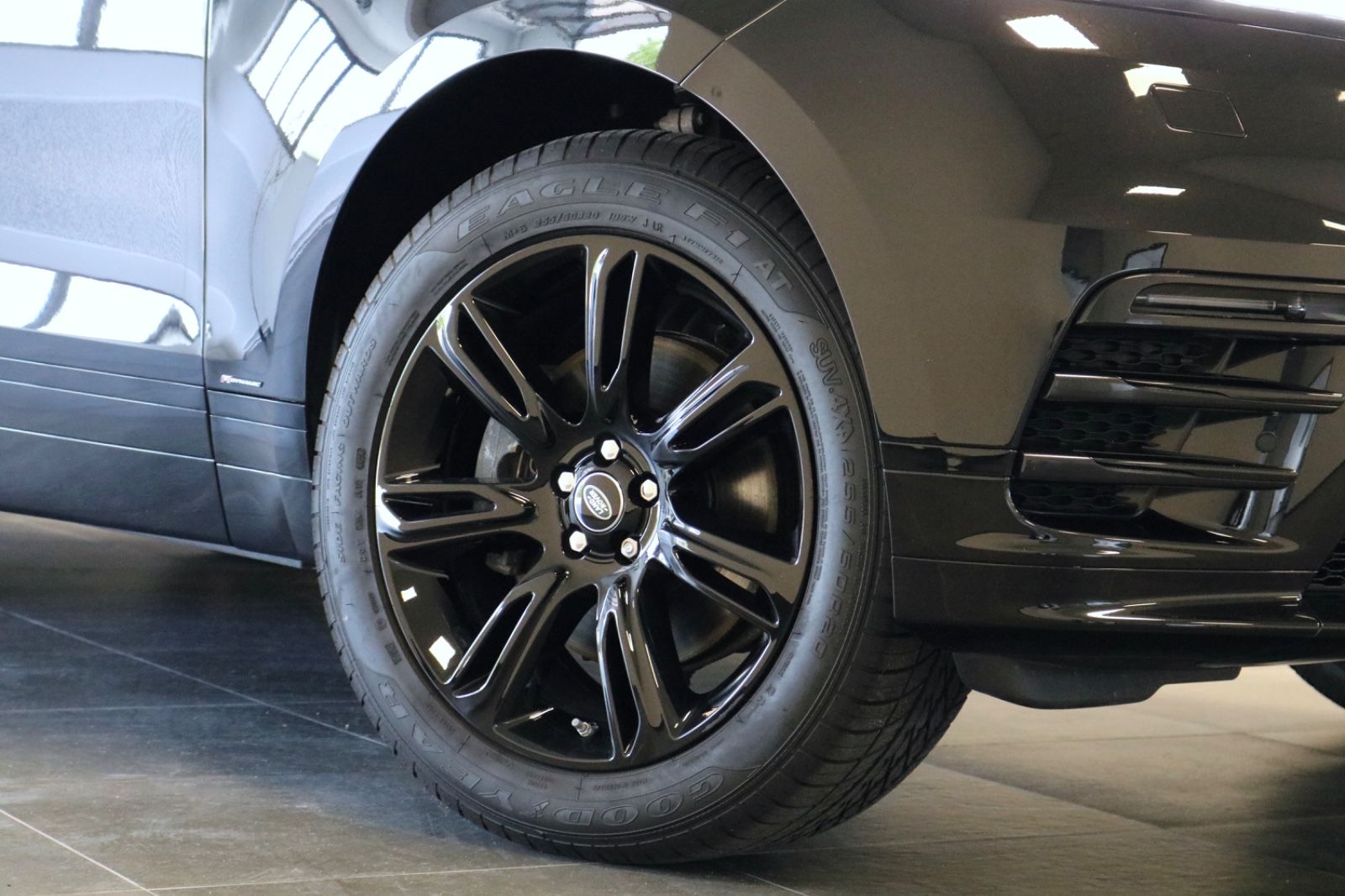 Range Rover Velar R-Dynamic - Samsaru's Car Outlet