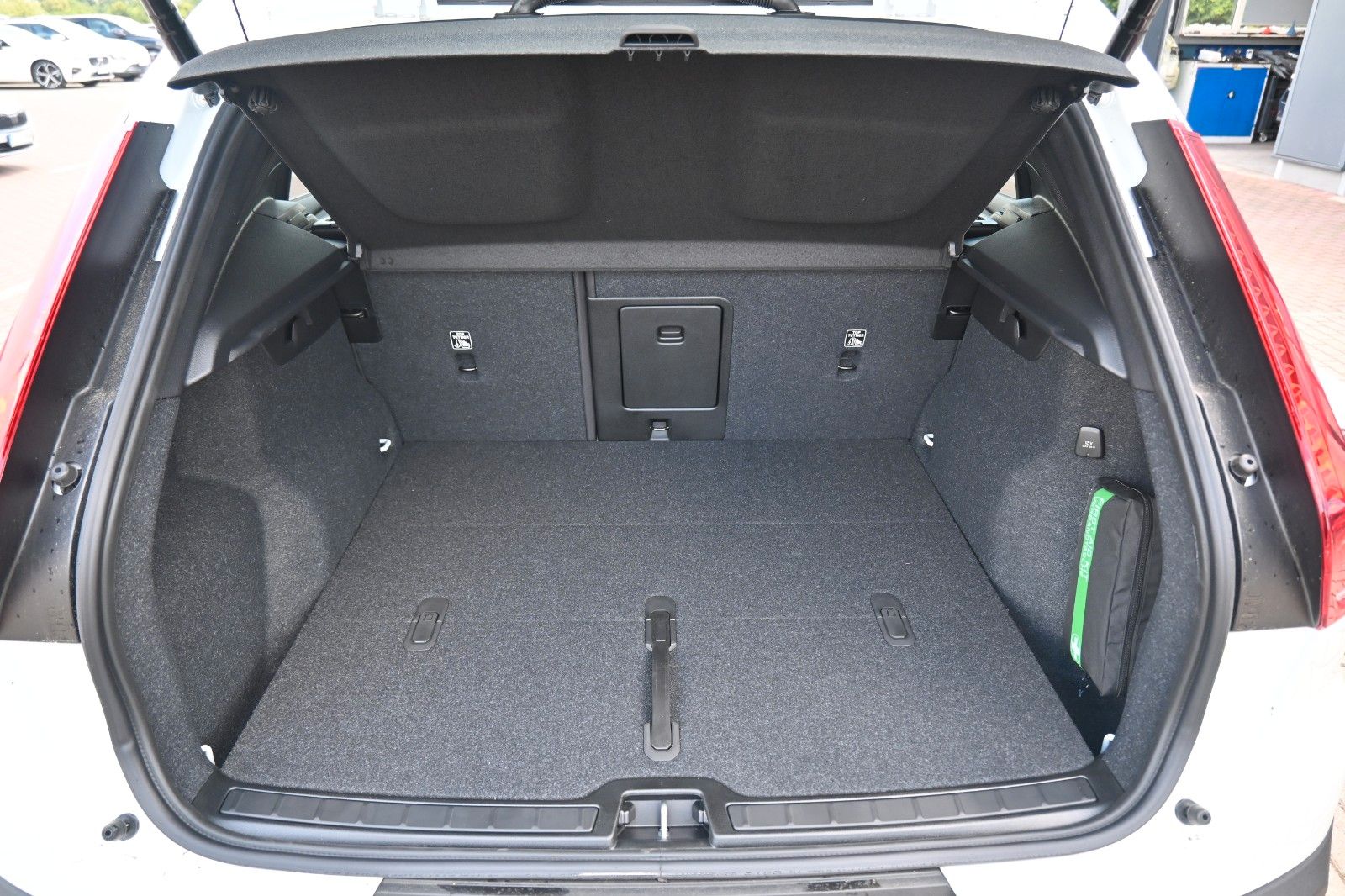 Volvo XC40 B4 DKG Plus Dark*H&K*FSHZG*360°*ACC*AHK