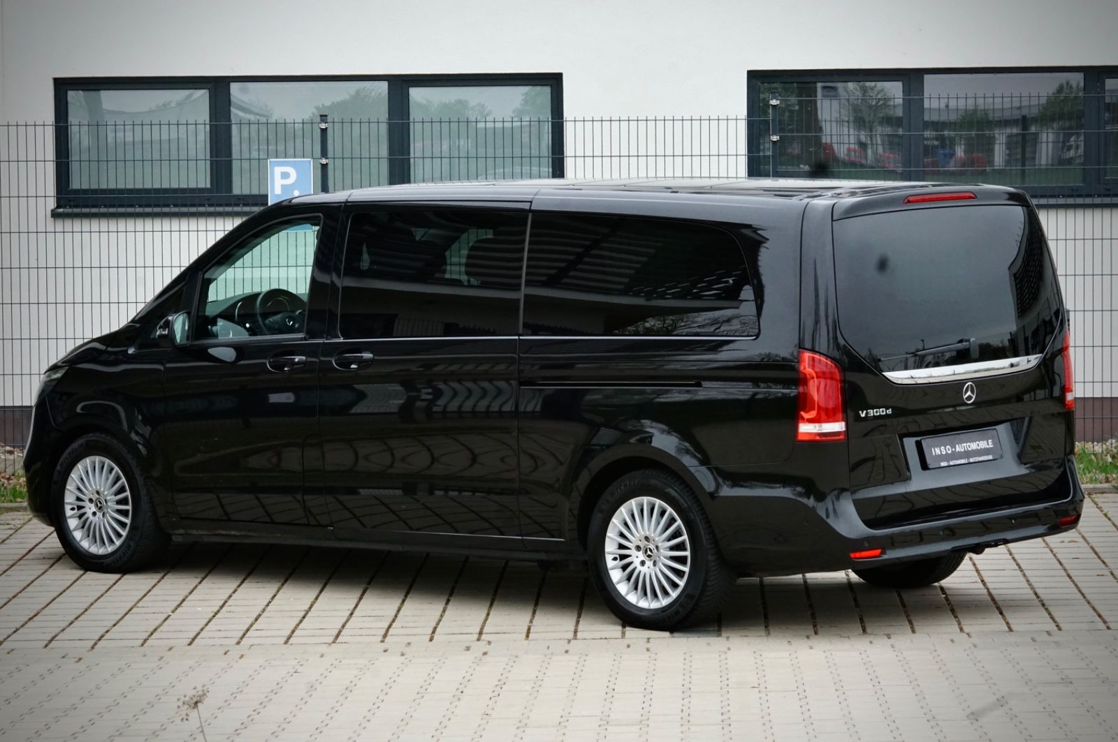 Mercedes-Benz V 300 EDITION SPORT - Samsaru's Car Outlet