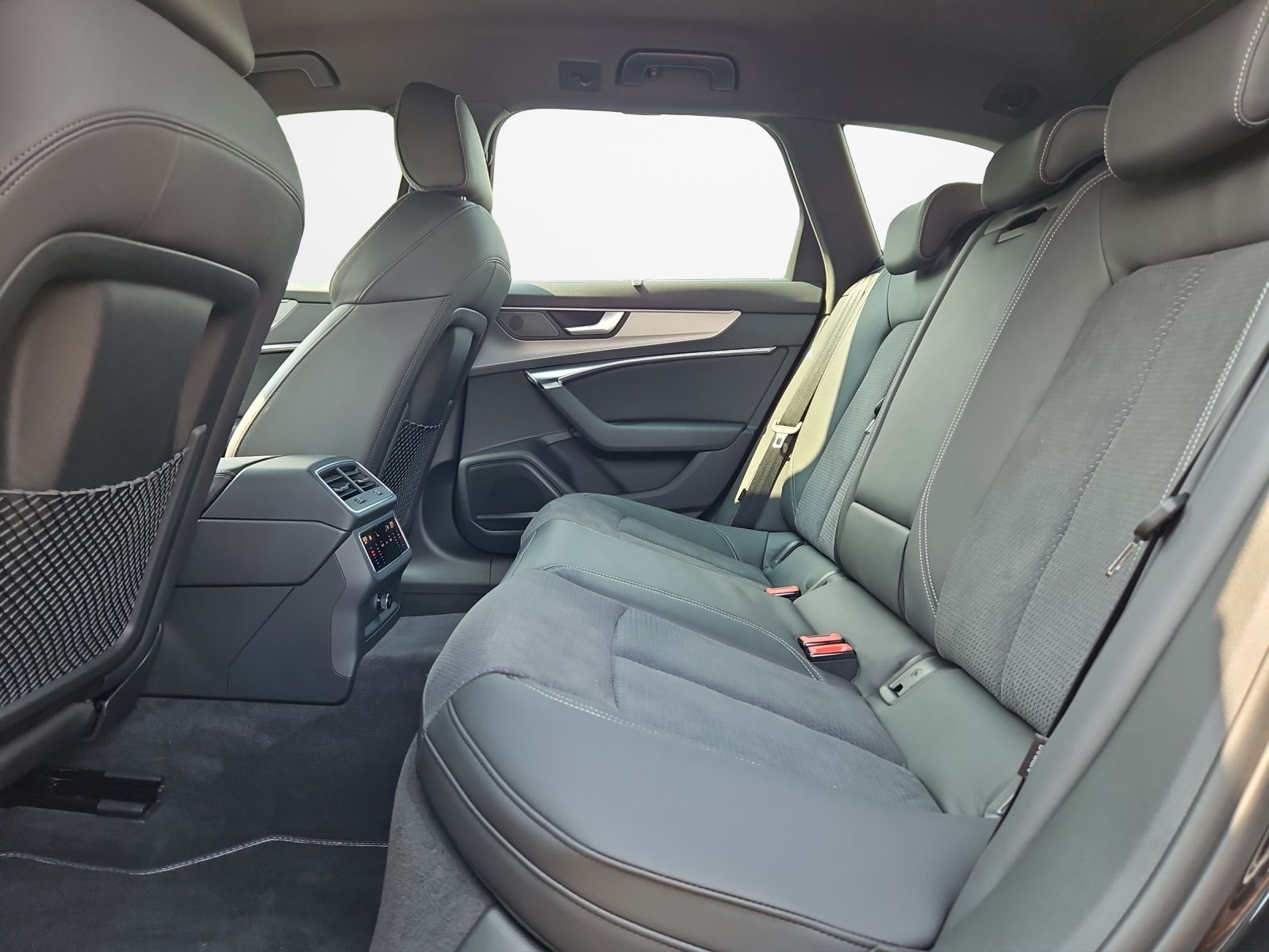 Audi A6 Avant 40 TDI S tronic S line - Samsaru's Car Outlet