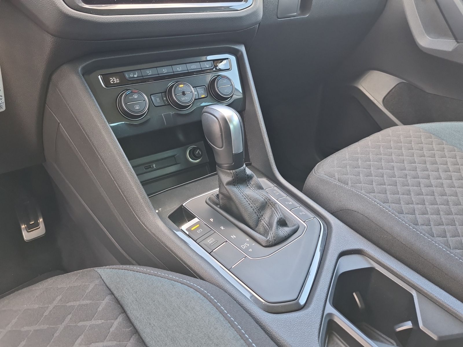 Volkswagen Tiguan 2.0 TDI DSG IQ.DRIVE - Samsaru's Car Outlet