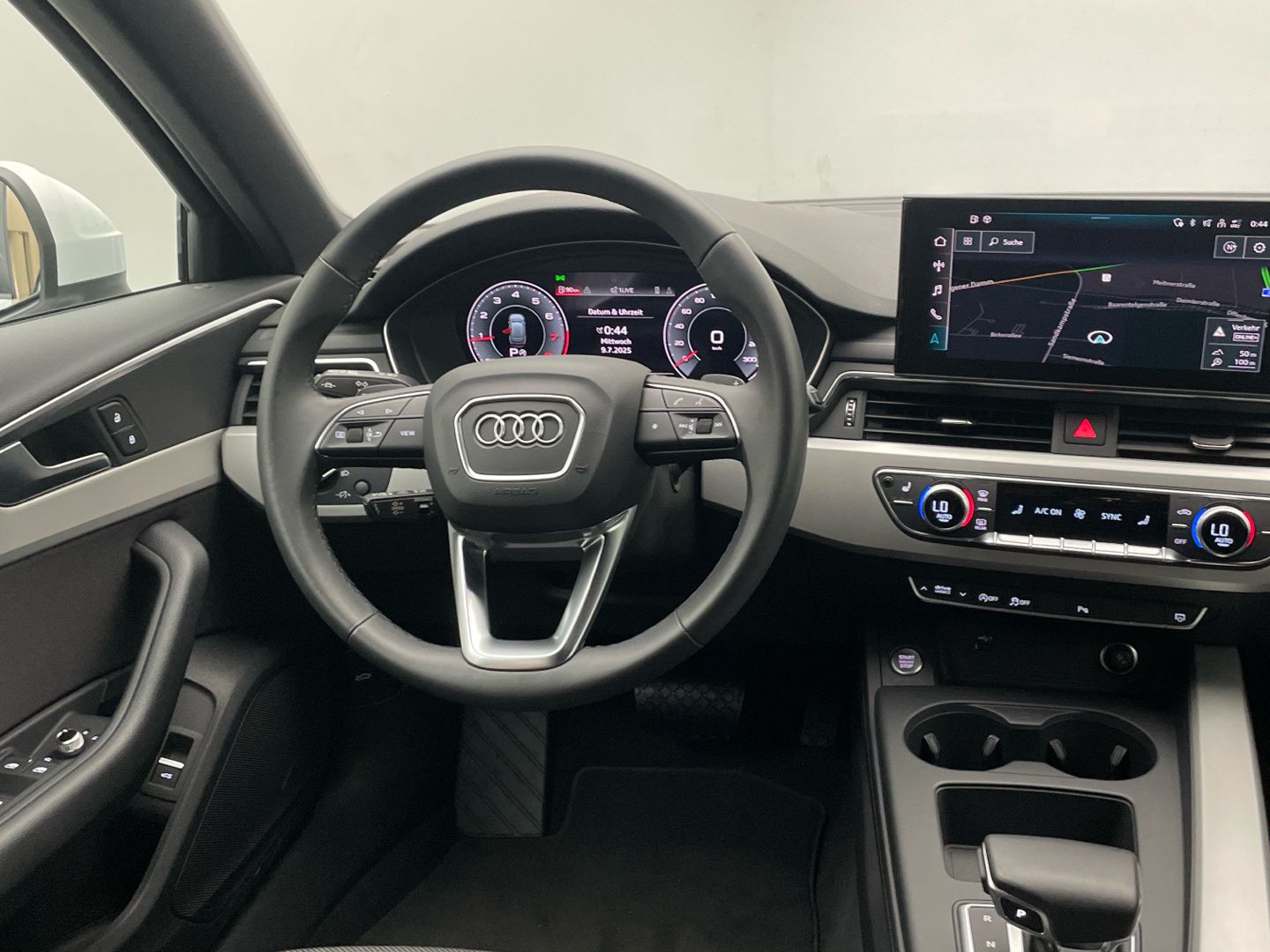 Audi A4 Avant S line 45 TFSI quattro - Samsaru's Car Outlet