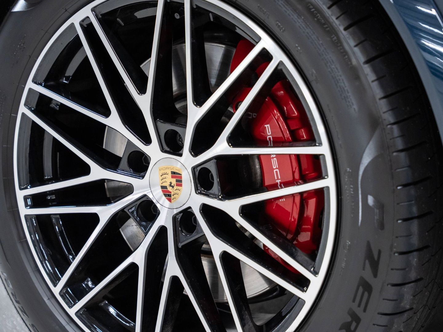 Porsche Cayenne InnoDrive Standheizung PASM AHK Panorama