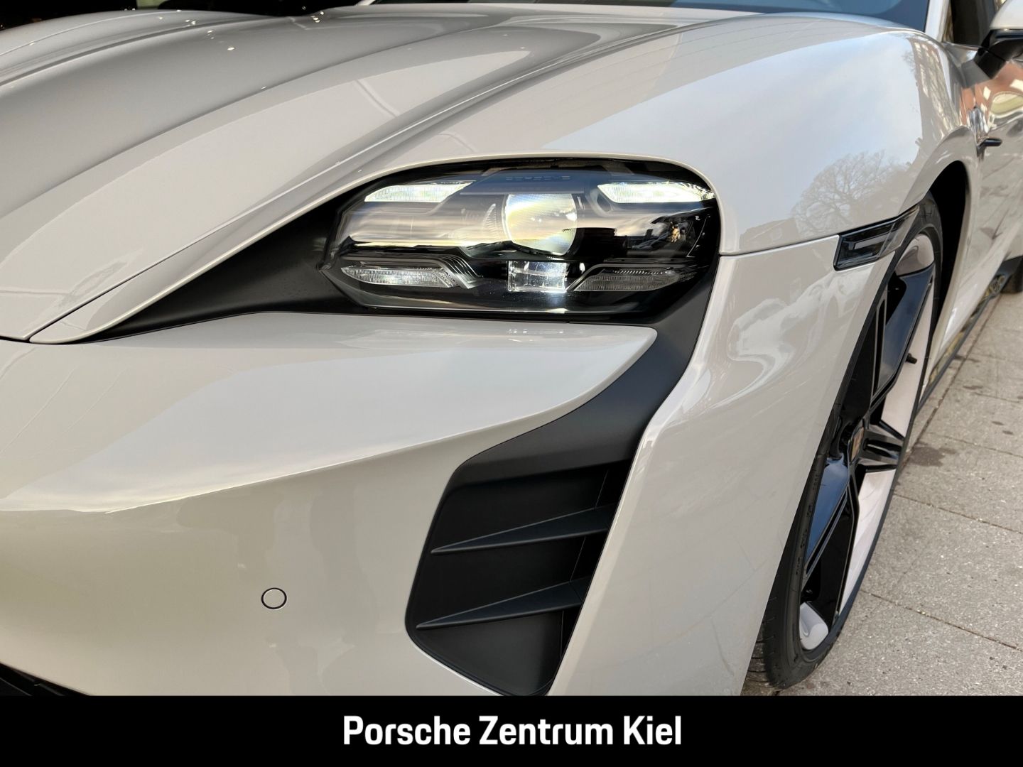 Porsche Taycan GTS HA-Lenkung InnoDrive Head-Up BOSE
