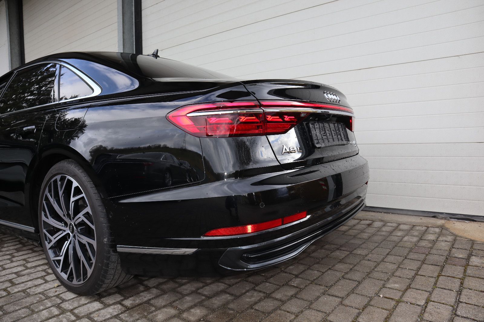 Audi A8L 60 TFSIe lang exclusive - Samsaru's Car Outlet