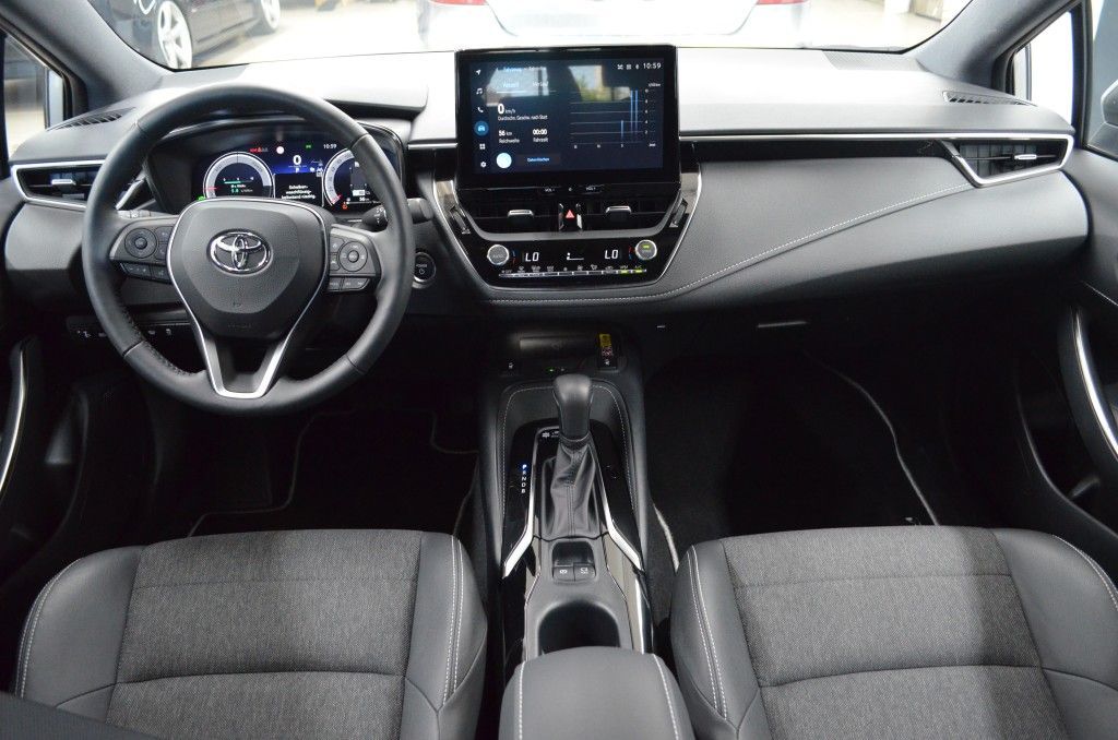 Toyota Corolla TS 1.8 Hybrid - Samsaru's Car Outlet