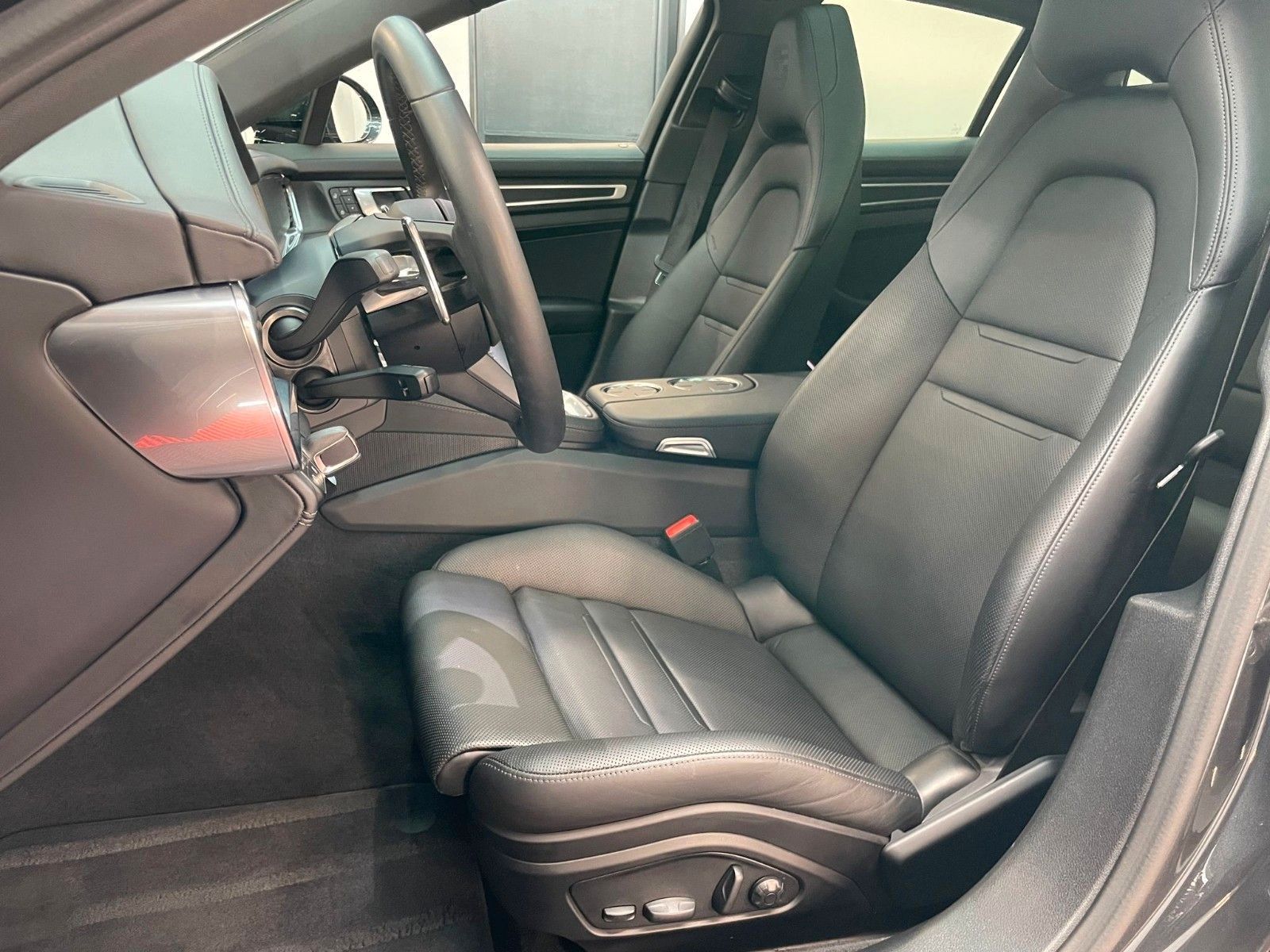 Porsche Panamera 4 E-Hybrid Platinum Edition