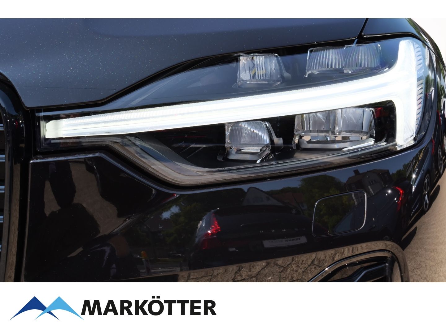 Volvo XC60 Plus Black Edition Plug-In Hybrid AWD T6 - Samsaru's Car Outlet