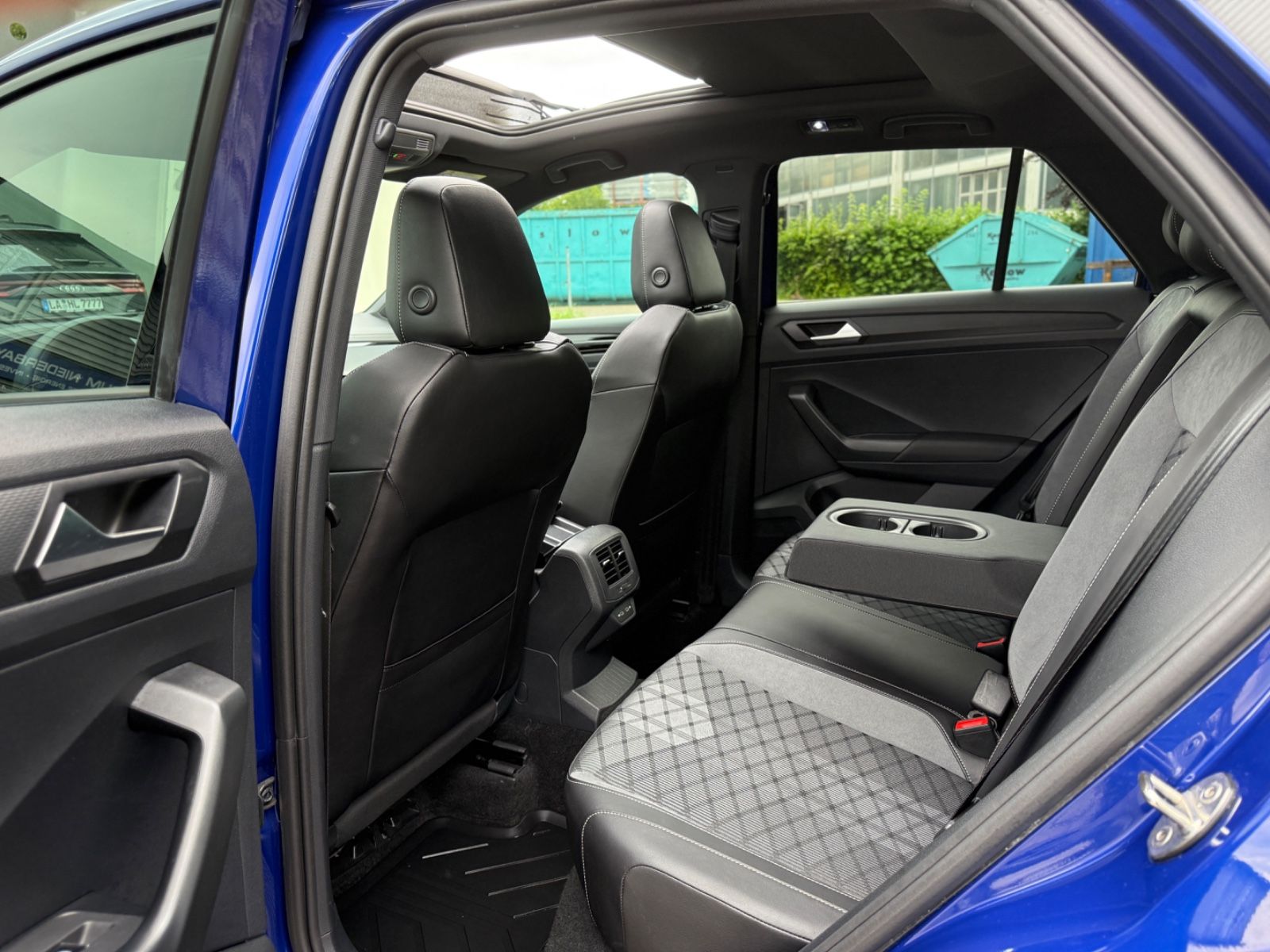 Volkswagen T-Roc TDI R-Line - Samsaru's Car Outlet