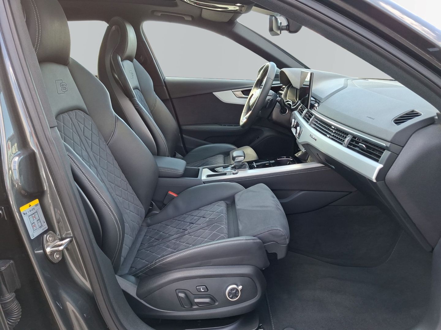 Audi A4 Avant 40 TFSI quattro S line *S-Sitze*AHK*Pan
