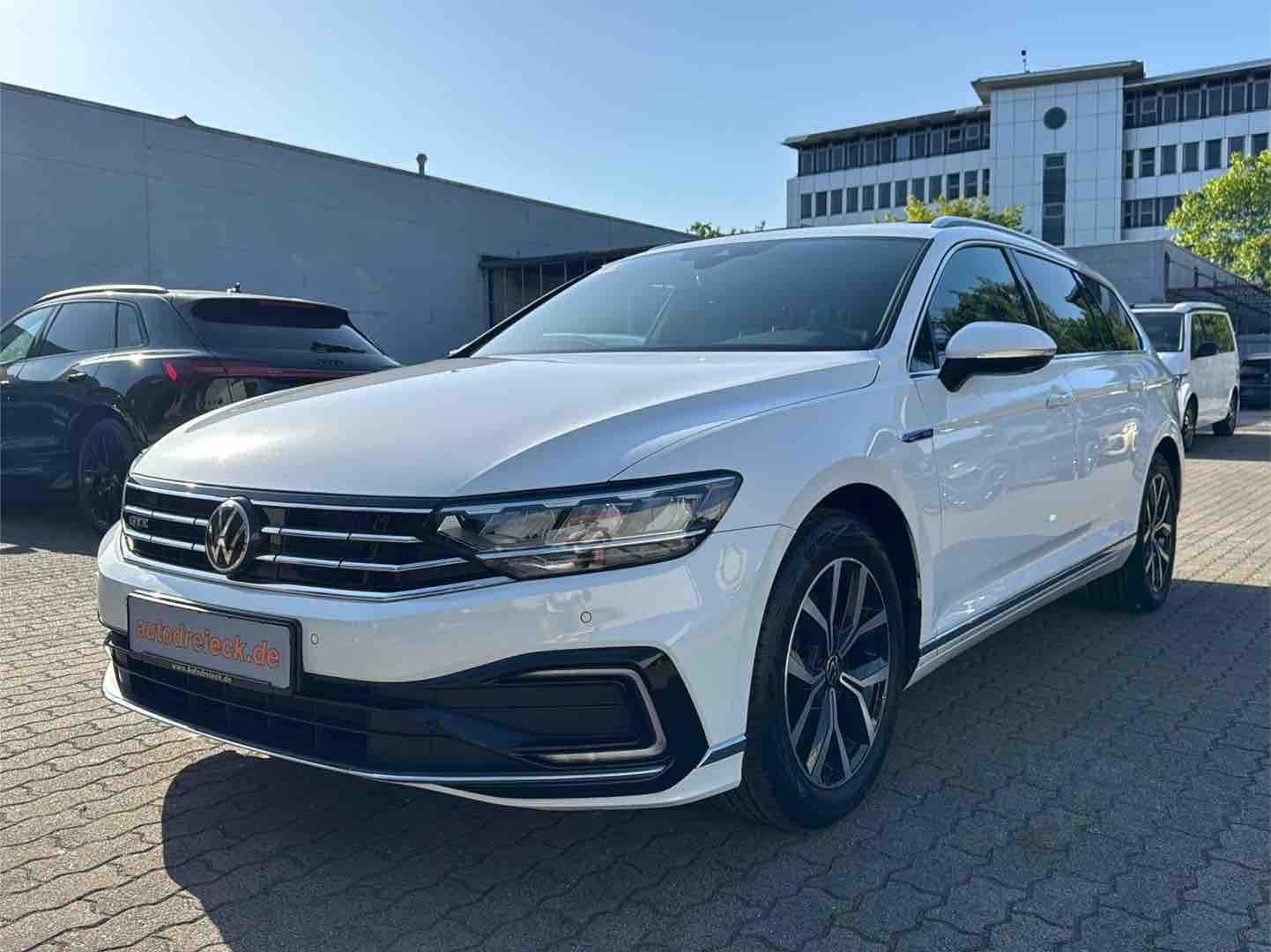 Volkswagen Passat Variant GTE - Samsaru's Car Outlet