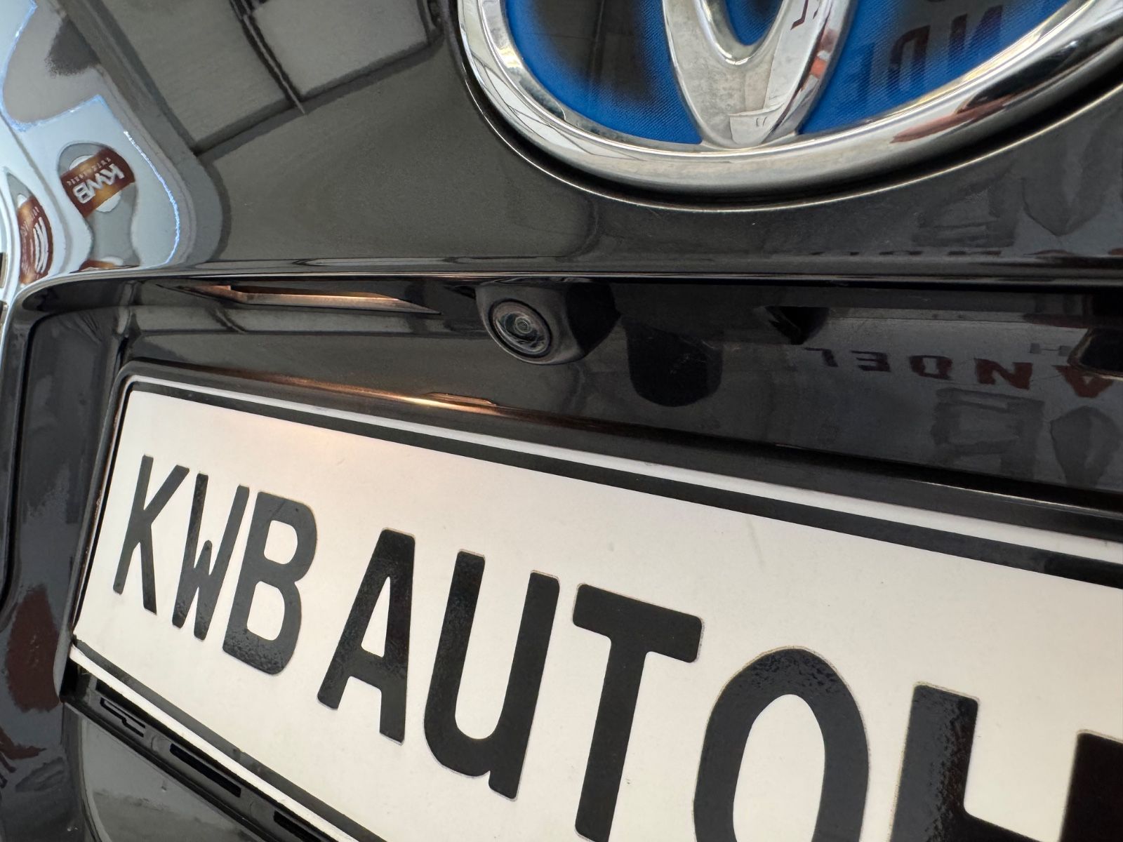 Toyota C-HR 2.0 Hybrid Business Edition - Samsaru's Car Outlet